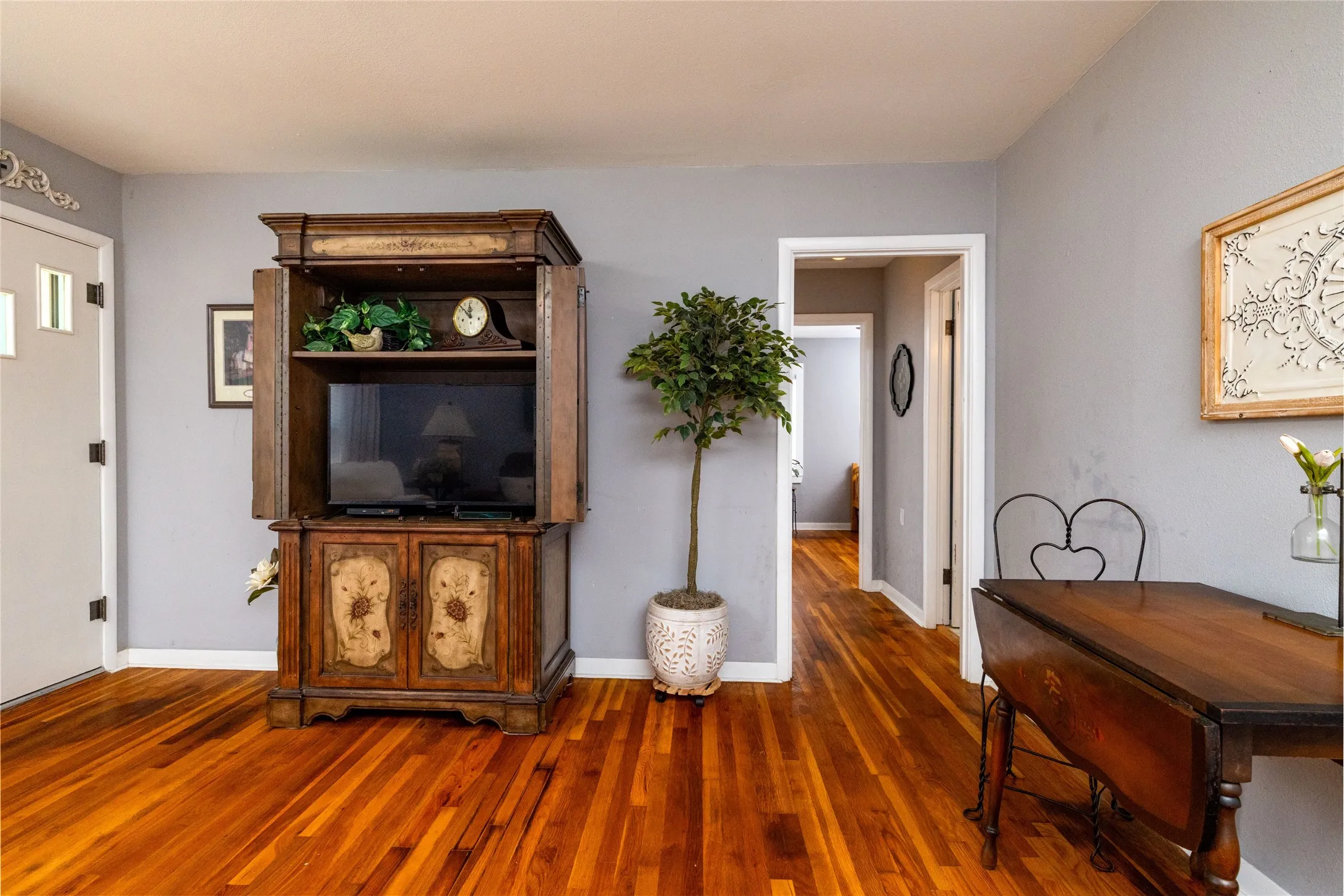 Single Family Residence For Sale in Parker County , 1209 Grace Street, Weatherford, Texas 76086, 2 Bedroom, 1 Bathroom, 1 Garage spaces, 842 Sqft, built in 1950, mls#21374527, Real Estate Agent in Weatherford, Homes For Sale in Parker county, Homes For Sale in Weatherford, Realtor in Weatherford Texas, Real Estate Brokerage Independent Realty Texas, Luminita Cordes Realtor