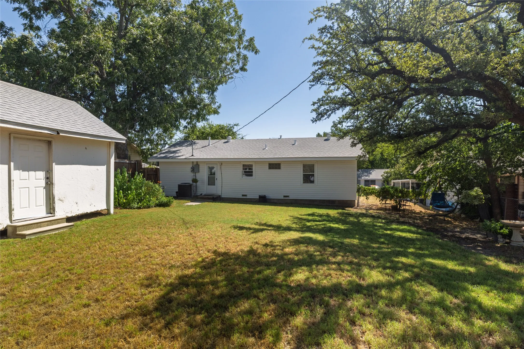 Single Family Residence For Sale in Parker County , 1209 Grace Street, Weatherford, Texas 76086, 2 Bedroom, 1 Bathroom, 1 Garage spaces, 842 Sqft, built in 1950, mls#21374527, Real Estate Agent in Weatherford, Homes For Sale in Parker county, Homes For Sale in Weatherford, Realtor in Weatherford Texas, Real Estate Brokerage Independent Realty Texas, Luminita Cordes Realtor