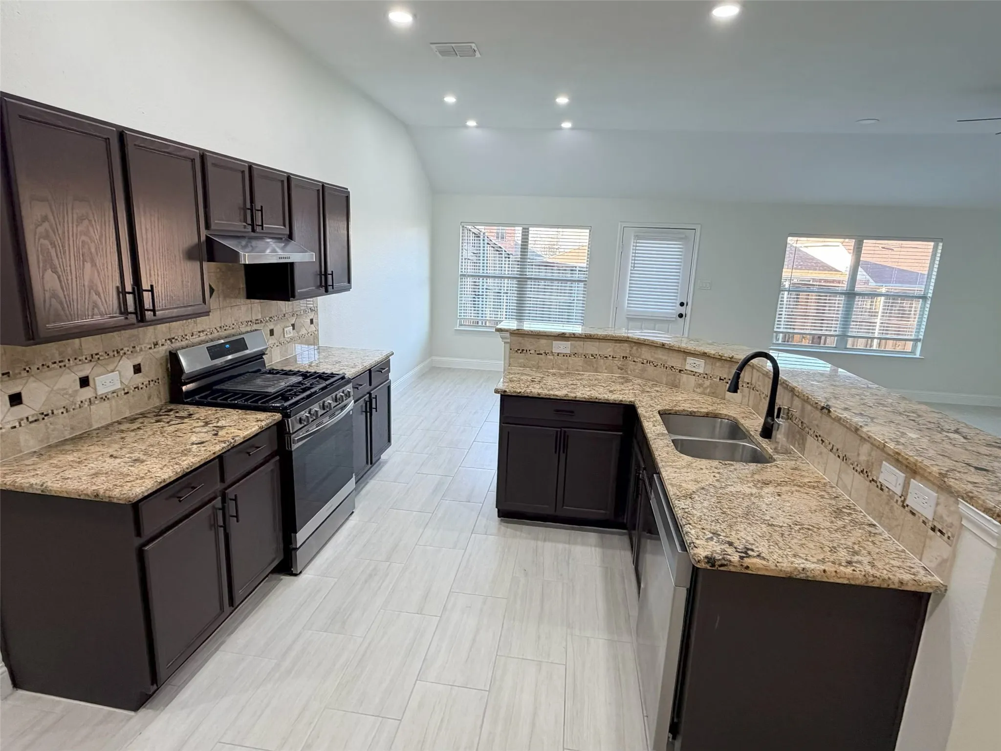 Single Family Residence For Rent in Rockwall County , 1513 Timber Ridge Drive, Rockwall, Texas 75032, 4 Bedroom, 2 Bathroom, 2 Garage spaces, 2,338 Sqft, built in 2005, mls#21363174, Real Estate Agent in Rockwall, Homes For Rent in Rockwall county, Homes For Rent in Rockwall, Realtor in Rockwall Texas, Real Estate Brokerage Independent Realty Texas, Luminita Cordes Realtor