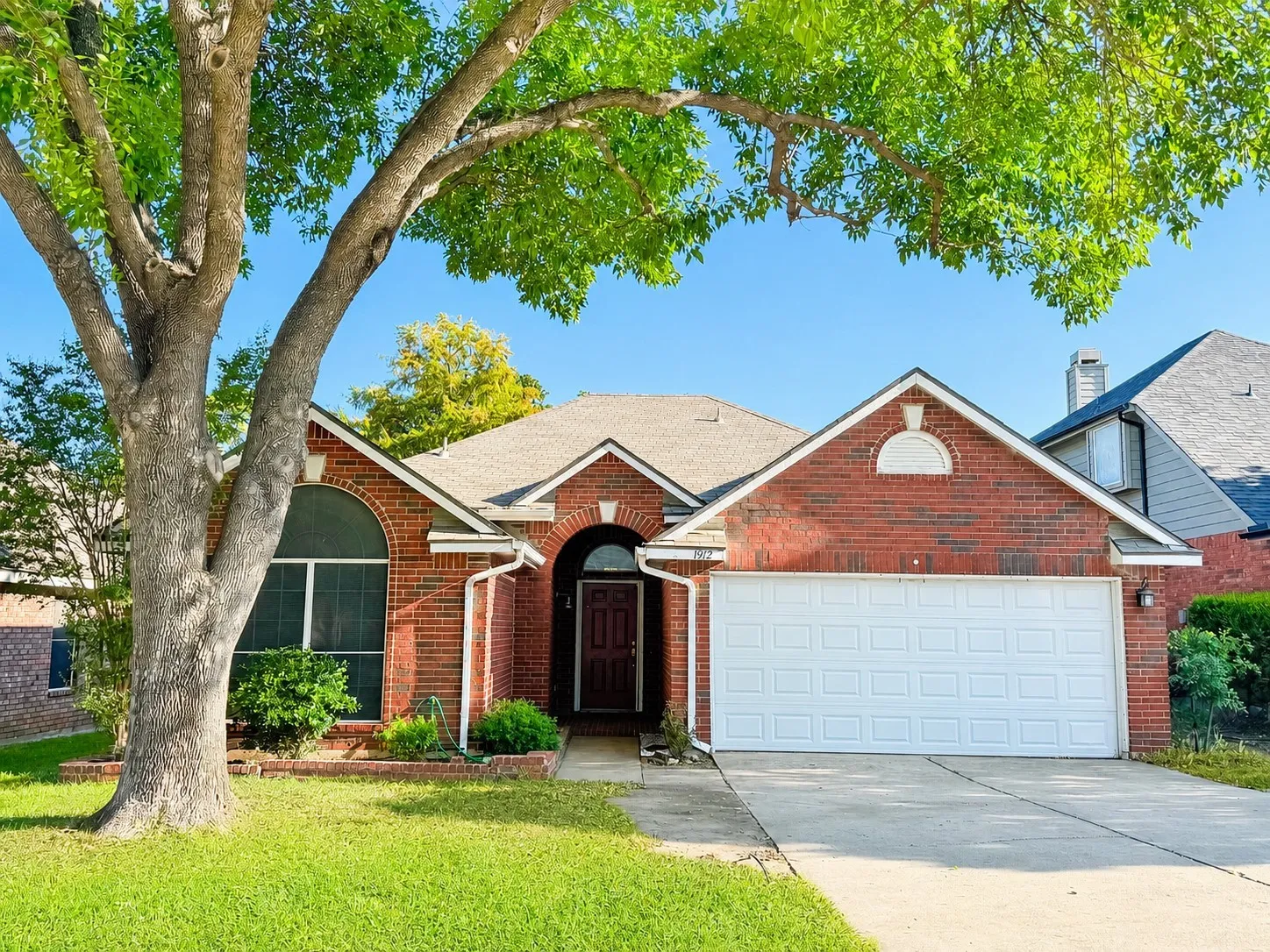 Single Family Residence For Rent in Denton County , 1912 Centenary Drive, Flower Mound, Texas 75028, 3 Bedroom, 2 Bathroom, 2 Garage spaces, 1,357 Sqft, built in 1992, mls#21373965, Real Estate Agent in Flower Mound, Homes For Rent in Denton county, Homes For Rent in Flower Mound, Realtor in Flower Mound Texas, Real Estate Brokerage Independent Realty Texas, Luminita Cordes Realtor