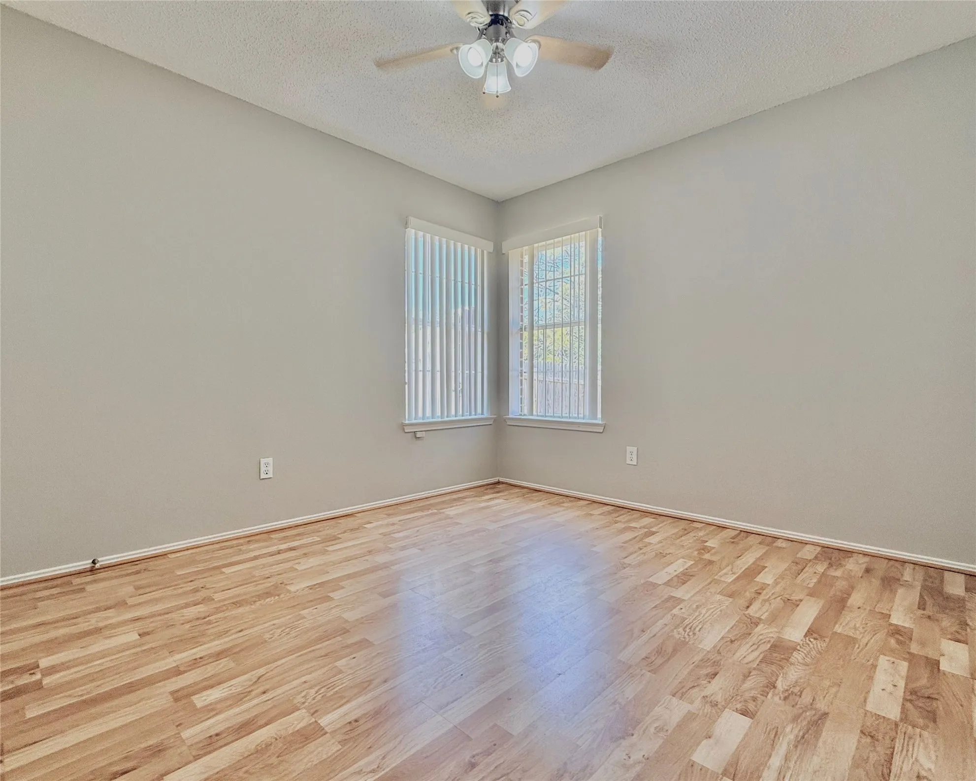 Single Family Residence For Rent in Denton County , 1912 Centenary Drive, Flower Mound, Texas 75028, 3 Bedroom, 2 Bathroom, 2 Garage spaces, 1,357 Sqft, built in 1992, mls#21373965, Real Estate Agent in Flower Mound, Homes For Rent in Denton county, Homes For Rent in Flower Mound, Realtor in Flower Mound Texas, Real Estate Brokerage Independent Realty Texas, Luminita Cordes Realtor