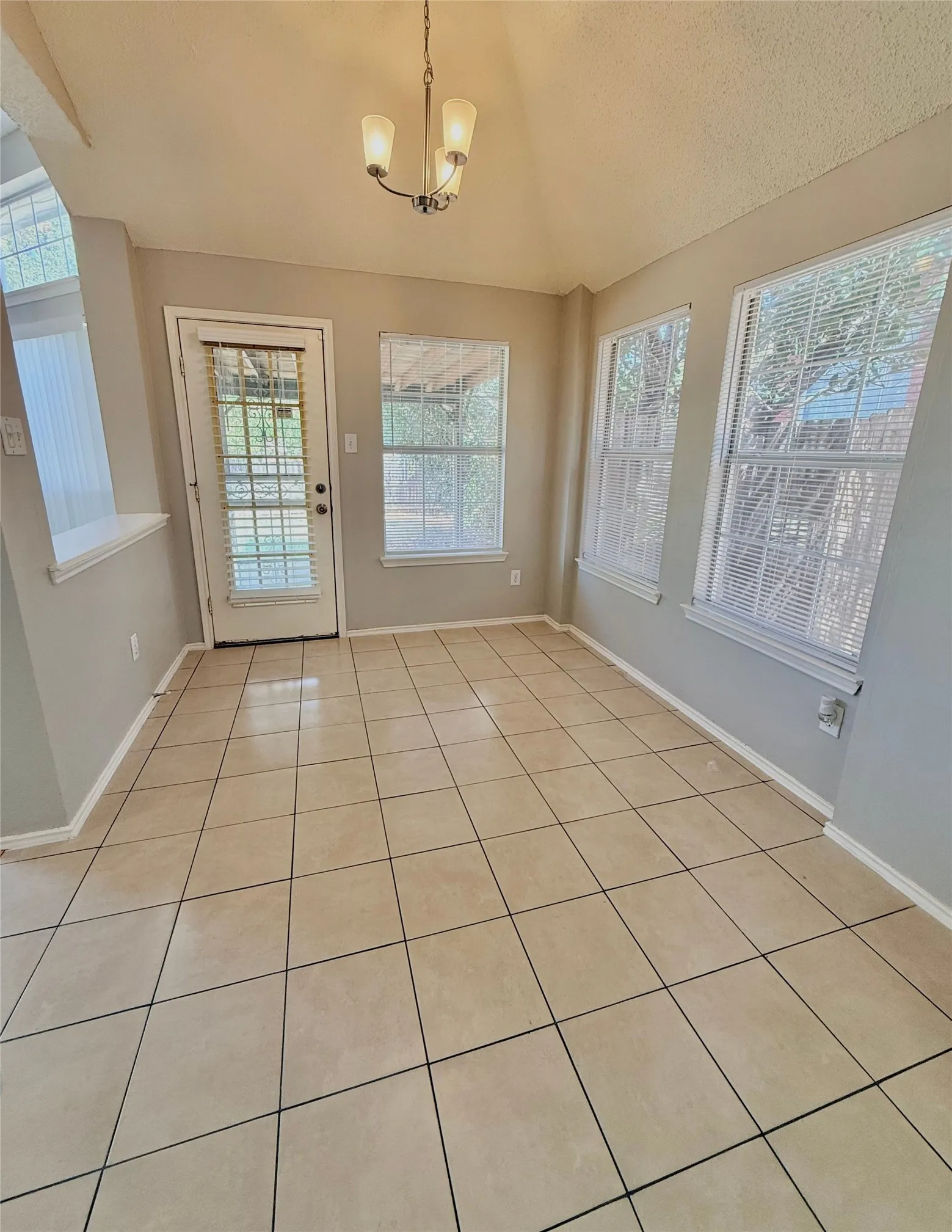 Single Family Residence For Rent in Denton County , 1912 Centenary Drive, Flower Mound, Texas 75028, 3 Bedroom, 2 Bathroom, 2 Garage spaces, 1,357 Sqft, built in 1992, mls#21373965, Real Estate Agent in Flower Mound, Homes For Rent in Denton county, Homes For Rent in Flower Mound, Realtor in Flower Mound Texas, Real Estate Brokerage Independent Realty Texas, Luminita Cordes Realtor