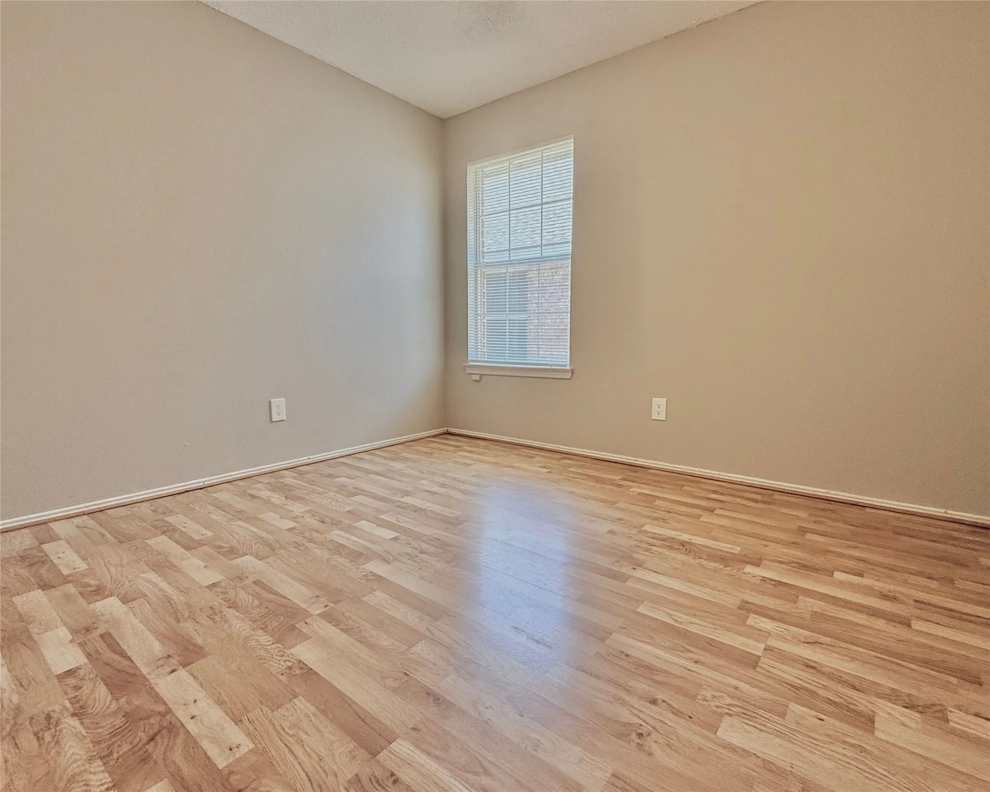 Single Family Residence For Rent in Denton County , 1912 Centenary Drive, Flower Mound, Texas 75028, 3 Bedroom, 2 Bathroom, 2 Garage spaces, 1,357 Sqft, built in 1992, mls#21373965, Real Estate Agent in Flower Mound, Homes For Rent in Denton county, Homes For Rent in Flower Mound, Realtor in Flower Mound Texas, Real Estate Brokerage Independent Realty Texas, Luminita Cordes Realtor
