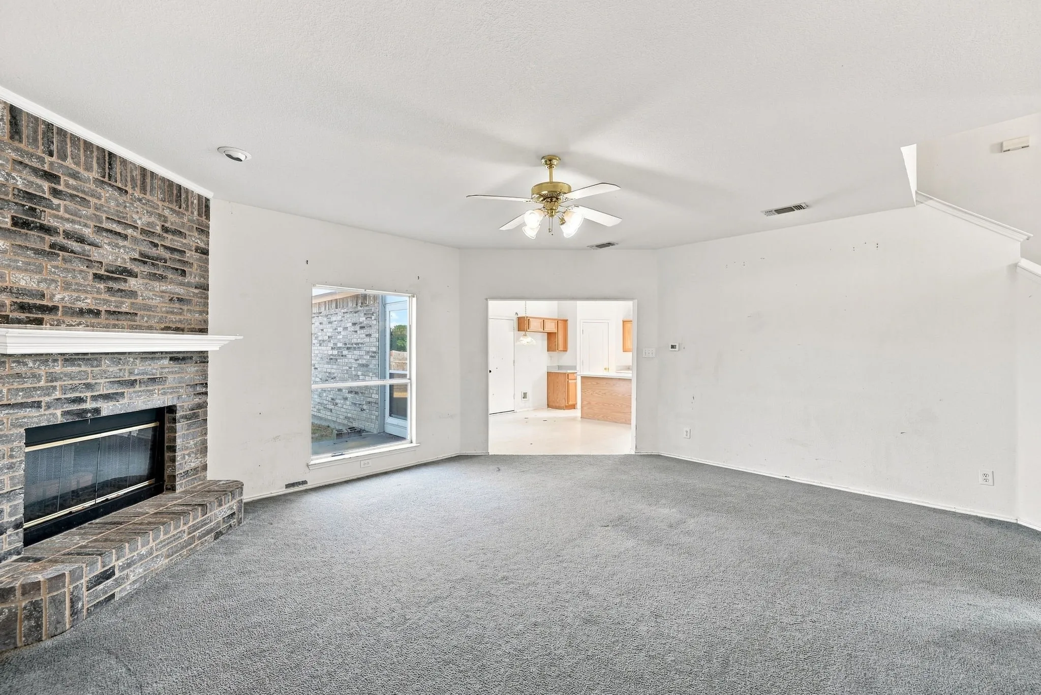 Single Family Residence For Sale in Dallas County , 467 Orchard Hill Drive, Cedar Hill, Texas 75104, 4 Bedroom, 3 Bathroom, 2 Garage spaces, 2,616 Sqft, built in 1999, mls#21374592, Real Estate Agent in Cedar Hill, Homes For Sale in Dallas county, Homes For Sale in Cedar Hill, Realtor in Cedar Hill Texas, Real Estate Brokerage Independent Realty Texas, Luminita Cordes Realtor