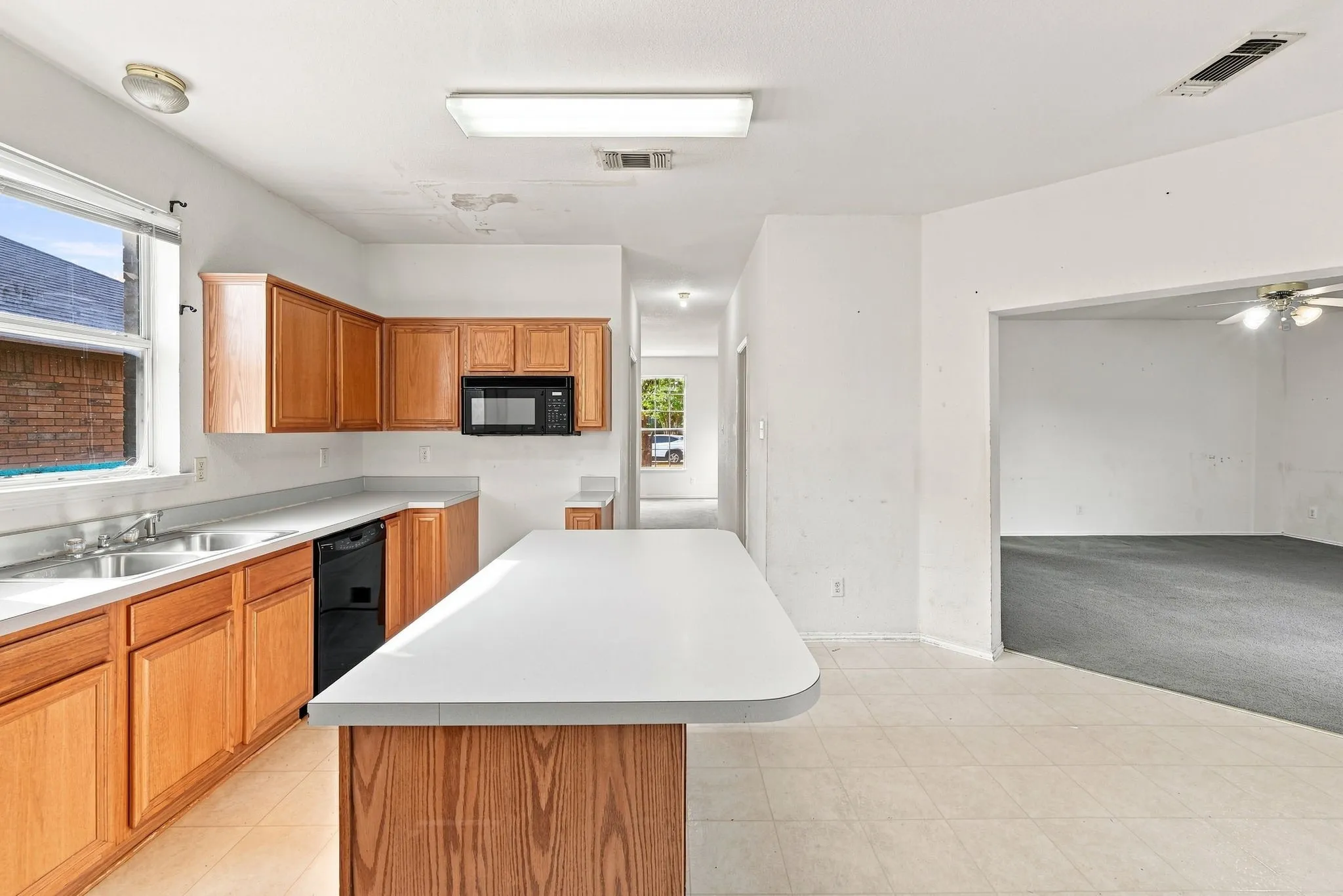 Single Family Residence For Sale in Dallas County , 467 Orchard Hill Drive, Cedar Hill, Texas 75104, 4 Bedroom, 3 Bathroom, 2 Garage spaces, 2,616 Sqft, built in 1999, mls#21374592, Real Estate Agent in Cedar Hill, Homes For Sale in Dallas county, Homes For Sale in Cedar Hill, Realtor in Cedar Hill Texas, Real Estate Brokerage Independent Realty Texas, Luminita Cordes Realtor