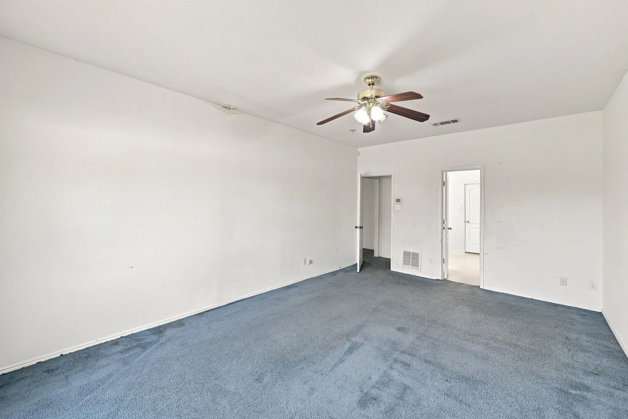 Single Family Residence For Sale in Dallas County , 467 Orchard Hill Drive, Cedar Hill, Texas 75104, 4 Bedroom, 3 Bathroom, 2 Garage spaces, 2,616 Sqft, built in 1999, mls#21374592, Real Estate Agent in Cedar Hill, Homes For Sale in Dallas county, Homes For Sale in Cedar Hill, Realtor in Cedar Hill Texas, Real Estate Brokerage Independent Realty Texas, Luminita Cordes Realtor