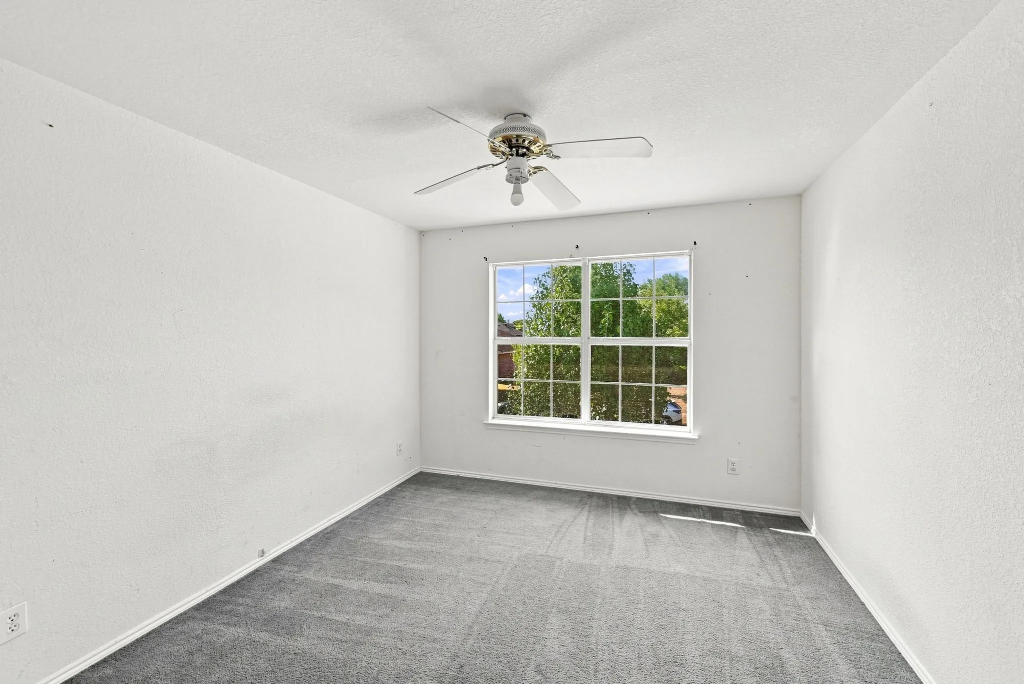 Single Family Residence For Sale in Dallas County , 467 Orchard Hill Drive, Cedar Hill, Texas 75104, 4 Bedroom, 3 Bathroom, 2 Garage spaces, 2,616 Sqft, built in 1999, mls#21374592, Real Estate Agent in Cedar Hill, Homes For Sale in Dallas county, Homes For Sale in Cedar Hill, Realtor in Cedar Hill Texas, Real Estate Brokerage Independent Realty Texas, Luminita Cordes Realtor
