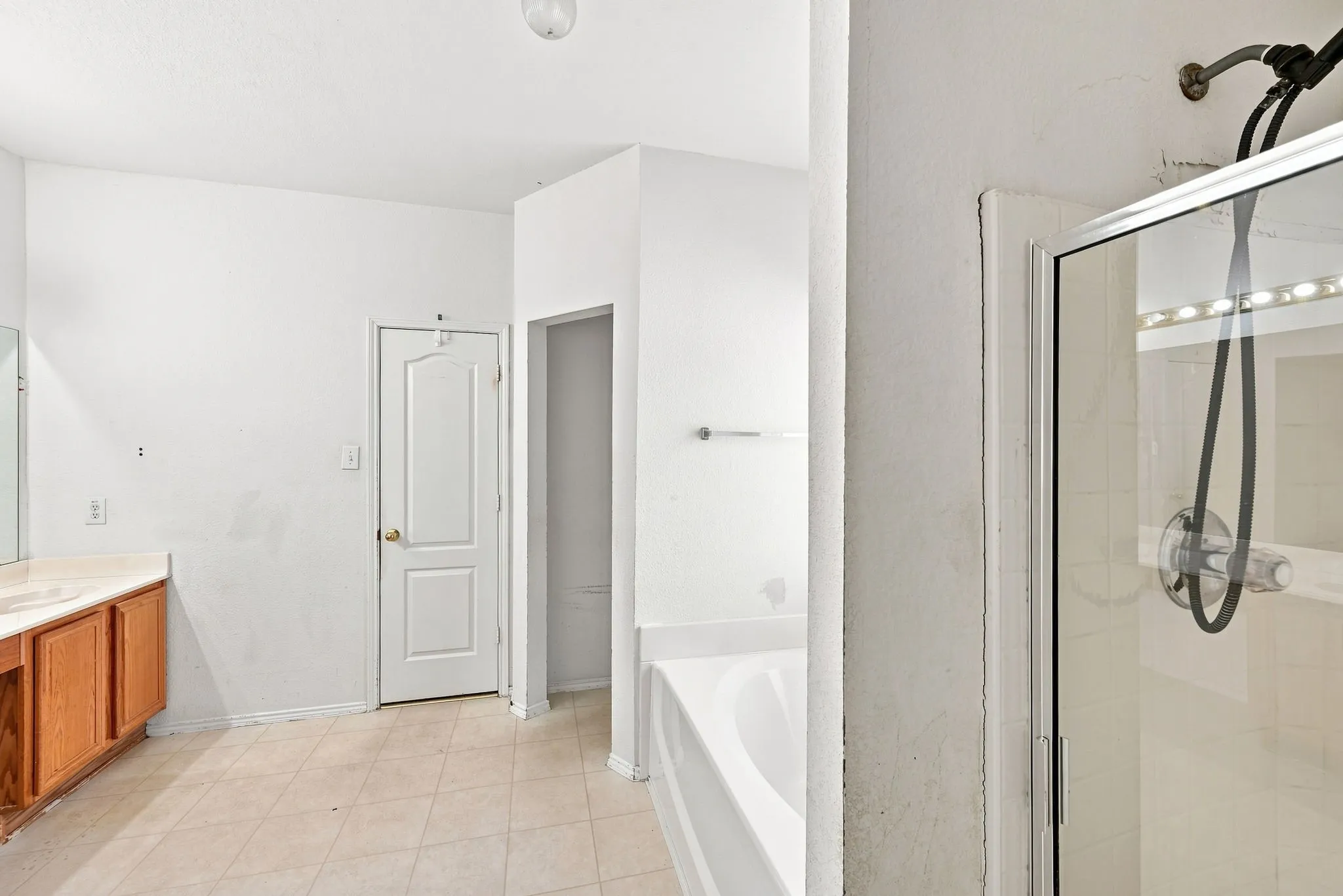 Single Family Residence For Sale in Dallas County , 467 Orchard Hill Drive, Cedar Hill, Texas 75104, 4 Bedroom, 3 Bathroom, 2 Garage spaces, 2,616 Sqft, built in 1999, mls#21374592, Real Estate Agent in Cedar Hill, Homes For Sale in Dallas county, Homes For Sale in Cedar Hill, Realtor in Cedar Hill Texas, Real Estate Brokerage Independent Realty Texas, Luminita Cordes Realtor