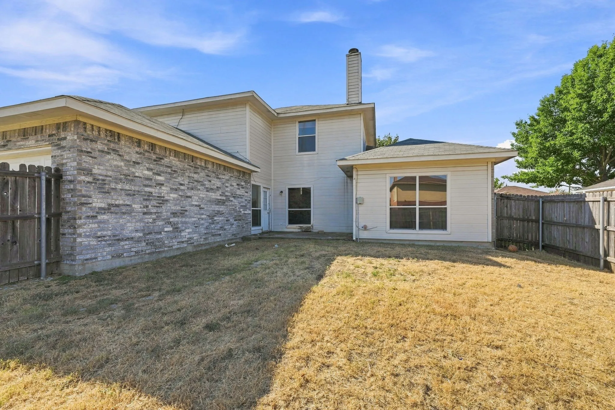 Single Family Residence For Sale in Dallas County , 467 Orchard Hill Drive, Cedar Hill, Texas 75104, 4 Bedroom, 3 Bathroom, 2 Garage spaces, 2,616 Sqft, built in 1999, mls#21374592, Real Estate Agent in Cedar Hill, Homes For Sale in Dallas county, Homes For Sale in Cedar Hill, Realtor in Cedar Hill Texas, Real Estate Brokerage Independent Realty Texas, Luminita Cordes Realtor