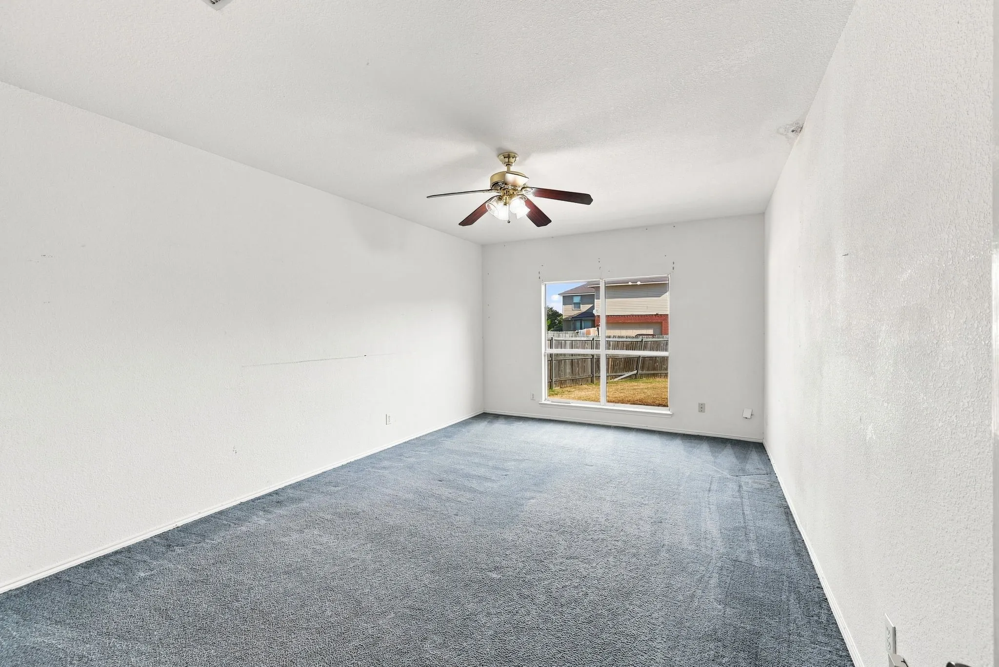 Single Family Residence For Sale in Dallas County , 467 Orchard Hill Drive, Cedar Hill, Texas 75104, 4 Bedroom, 3 Bathroom, 2 Garage spaces, 2,616 Sqft, built in 1999, mls#21374592, Real Estate Agent in Cedar Hill, Homes For Sale in Dallas county, Homes For Sale in Cedar Hill, Realtor in Cedar Hill Texas, Real Estate Brokerage Independent Realty Texas, Luminita Cordes Realtor
