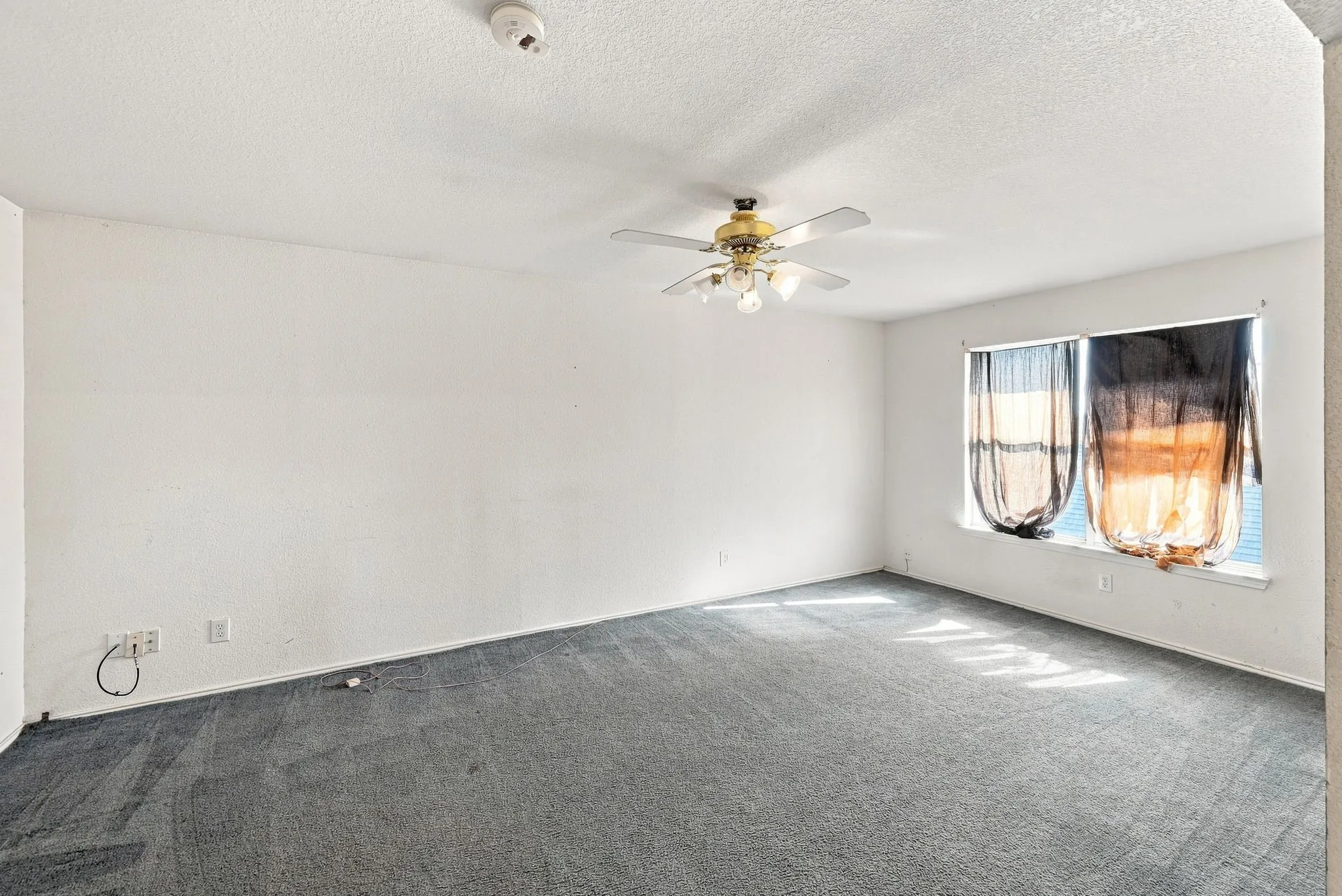 Single Family Residence For Sale in Dallas County , 467 Orchard Hill Drive, Cedar Hill, Texas 75104, 4 Bedroom, 3 Bathroom, 2 Garage spaces, 2,616 Sqft, built in 1999, mls#21374592, Real Estate Agent in Cedar Hill, Homes For Sale in Dallas county, Homes For Sale in Cedar Hill, Realtor in Cedar Hill Texas, Real Estate Brokerage Independent Realty Texas, Luminita Cordes Realtor