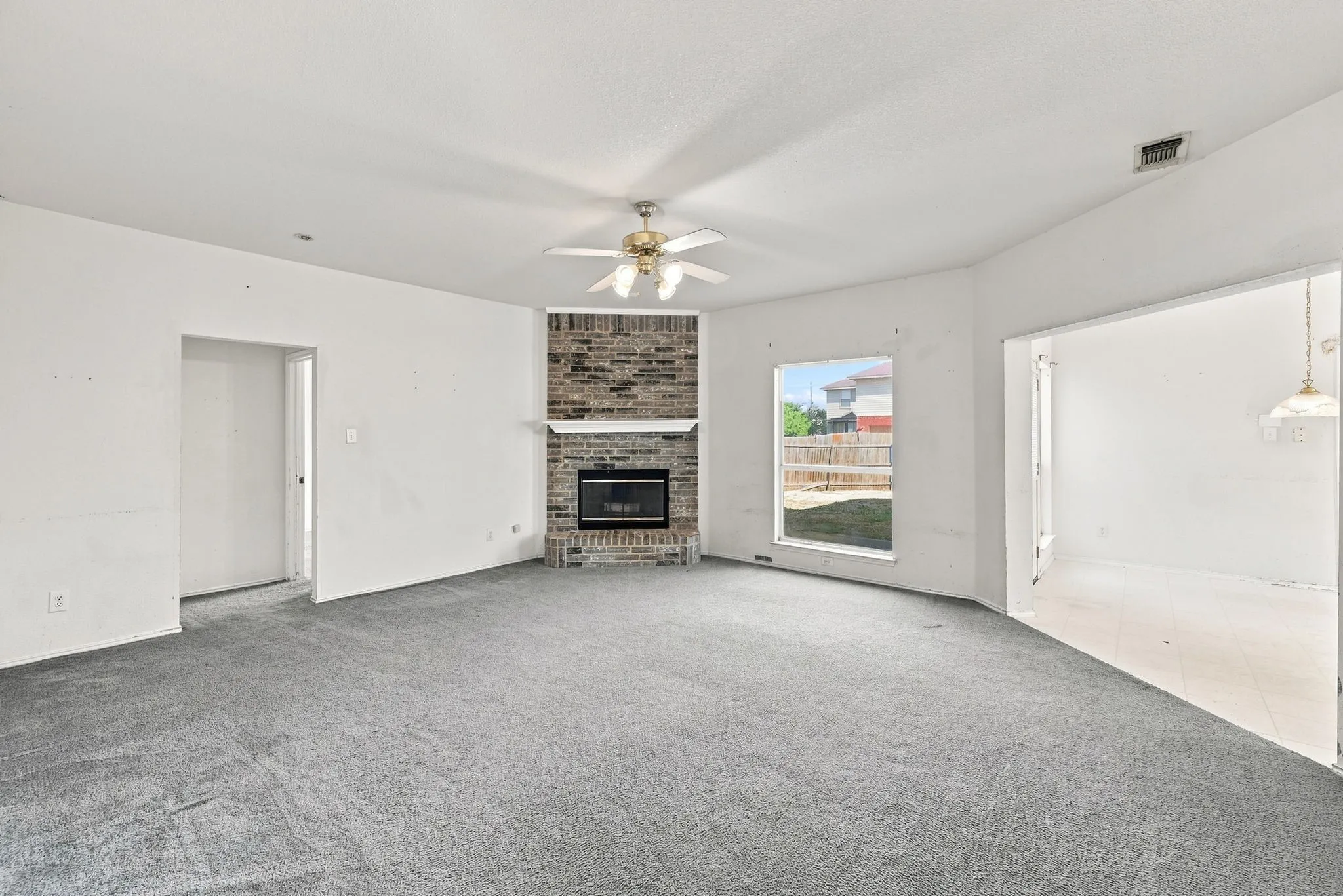 Single Family Residence For Sale in Dallas County , 467 Orchard Hill Drive, Cedar Hill, Texas 75104, 4 Bedroom, 3 Bathroom, 2 Garage spaces, 2,616 Sqft, built in 1999, mls#21374592, Real Estate Agent in Cedar Hill, Homes For Sale in Dallas county, Homes For Sale in Cedar Hill, Realtor in Cedar Hill Texas, Real Estate Brokerage Independent Realty Texas, Luminita Cordes Realtor
