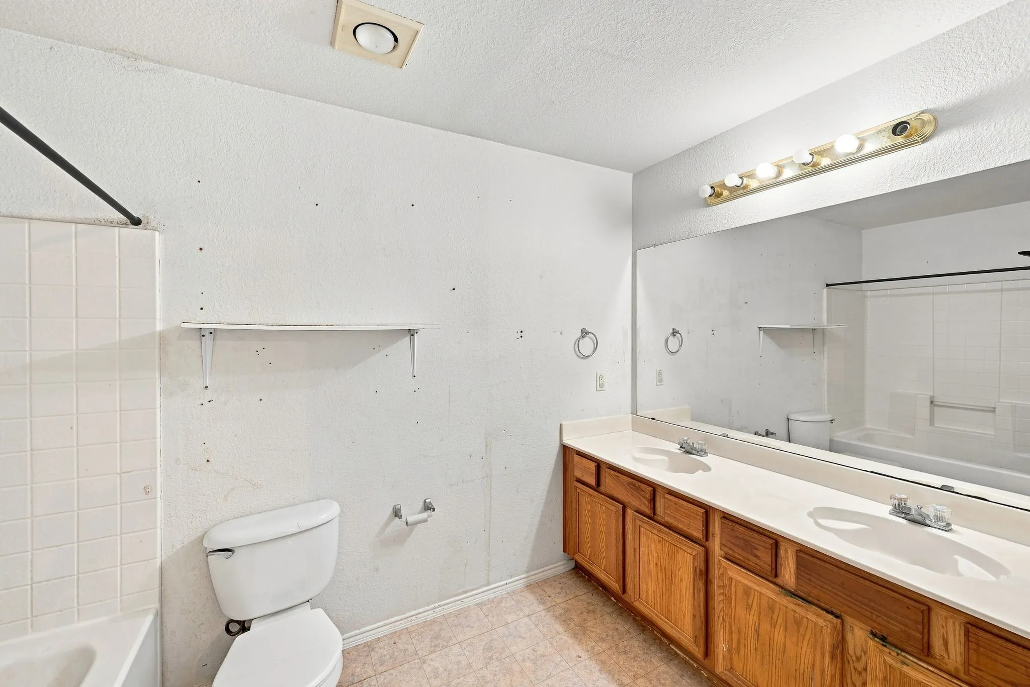 Single Family Residence For Sale in Dallas County , 467 Orchard Hill Drive, Cedar Hill, Texas 75104, 4 Bedroom, 3 Bathroom, 2 Garage spaces, 2,616 Sqft, built in 1999, mls#21374592, Real Estate Agent in Cedar Hill, Homes For Sale in Dallas county, Homes For Sale in Cedar Hill, Realtor in Cedar Hill Texas, Real Estate Brokerage Independent Realty Texas, Luminita Cordes Realtor