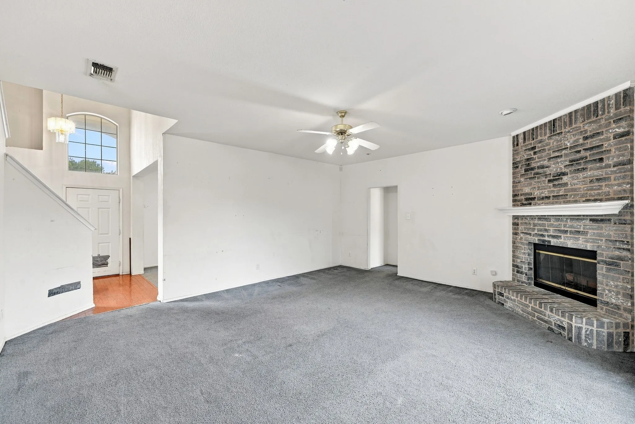 Single Family Residence For Sale in Dallas County , 467 Orchard Hill Drive, Cedar Hill, Texas 75104, 4 Bedroom, 3 Bathroom, 2 Garage spaces, 2,616 Sqft, built in 1999, mls#21374592, Real Estate Agent in Cedar Hill, Homes For Sale in Dallas county, Homes For Sale in Cedar Hill, Realtor in Cedar Hill Texas, Real Estate Brokerage Independent Realty Texas, Luminita Cordes Realtor