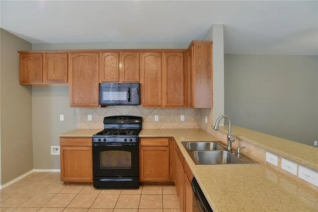 Single Family Residence For Sale in Denton County , 9109 Nathaniel Drive, Providence Village, Texas 76227, 3 Bedroom, 2 Bathroom, 2 Garage spaces, 1,232 Sqft, built in 2007, mls#21374596, Real Estate Agent in Providence Village, Homes For Sale in Denton county, Homes For Sale in Providence Village, Realtor in Providence Village Texas, Real Estate Brokerage Independent Realty Texas, Luminita Cordes Realtor