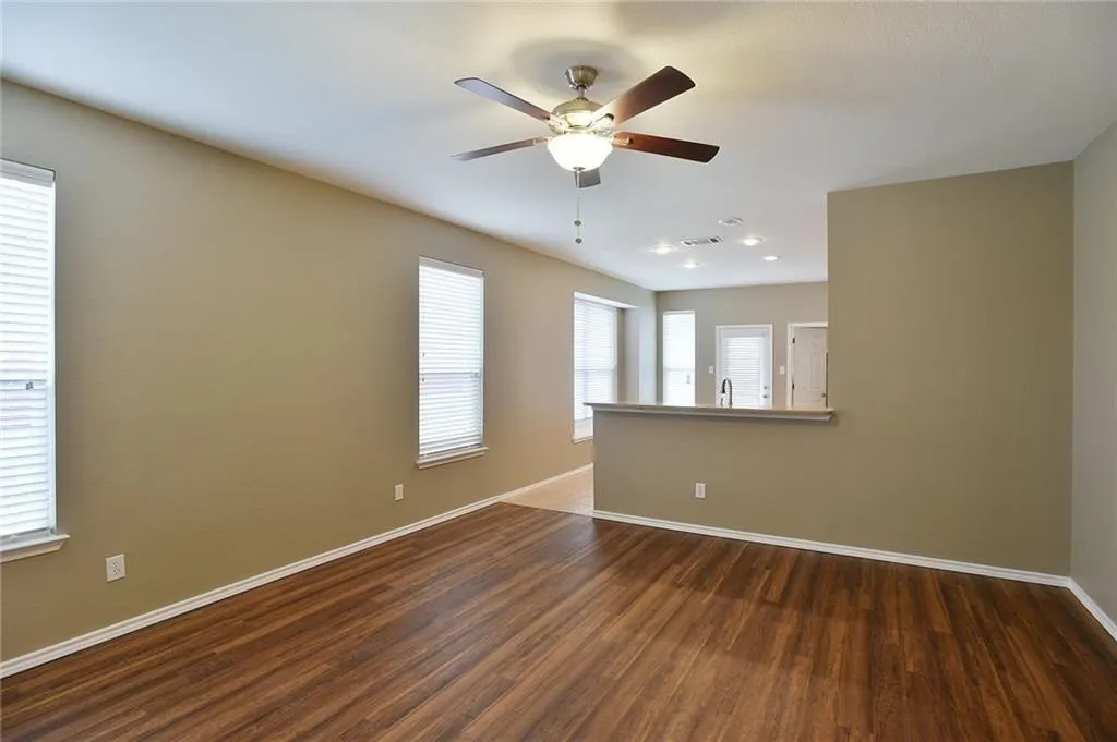 Single Family Residence For Sale in Denton County , 9109 Nathaniel Drive, Providence Village, Texas 76227, 3 Bedroom, 2 Bathroom, 2 Garage spaces, 1,232 Sqft, built in 2007, mls#21374596, Real Estate Agent in Providence Village, Homes For Sale in Denton county, Homes For Sale in Providence Village, Realtor in Providence Village Texas, Real Estate Brokerage Independent Realty Texas, Luminita Cordes Realtor