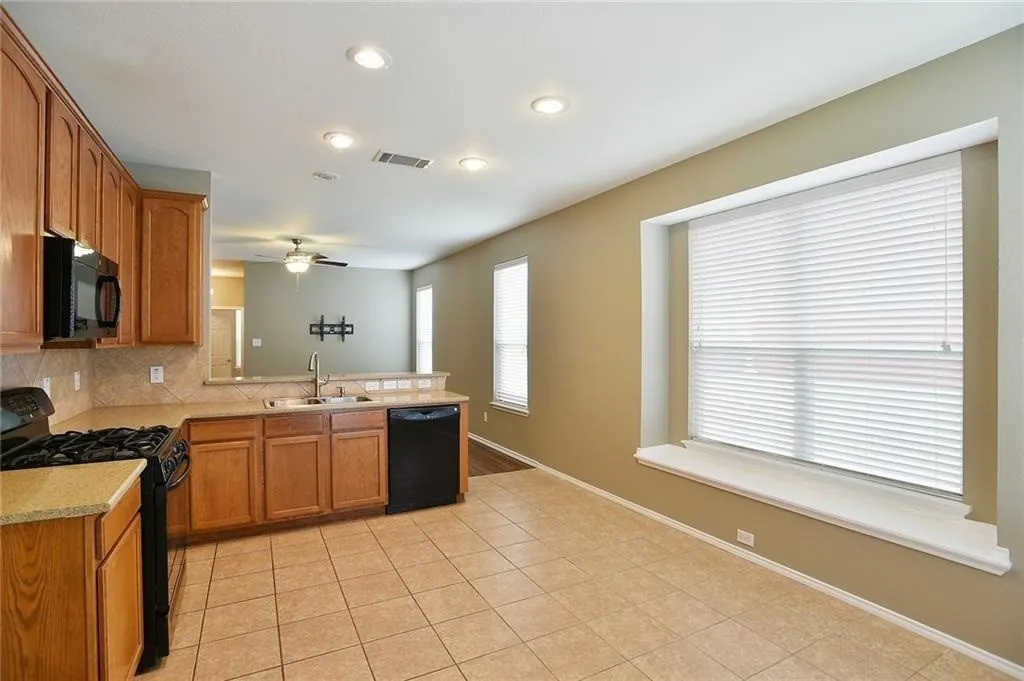 Single Family Residence For Sale in Denton County , 9109 Nathaniel Drive, Providence Village, Texas 76227, 3 Bedroom, 2 Bathroom, 2 Garage spaces, 1,232 Sqft, built in 2007, mls#21374596, Real Estate Agent in Providence Village, Homes For Sale in Denton county, Homes For Sale in Providence Village, Realtor in Providence Village Texas, Real Estate Brokerage Independent Realty Texas, Luminita Cordes Realtor