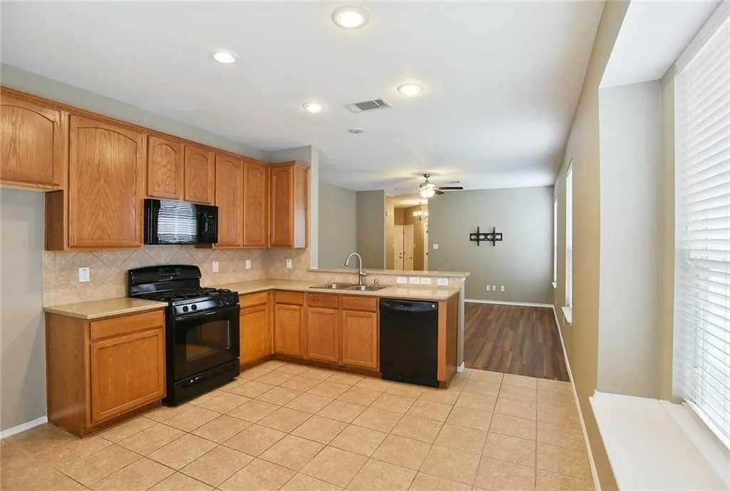 Single Family Residence For Sale in Denton County , 9109 Nathaniel Drive, Providence Village, Texas 76227, 3 Bedroom, 2 Bathroom, 2 Garage spaces, 1,232 Sqft, built in 2007, mls#21374596, Real Estate Agent in Providence Village, Homes For Sale in Denton county, Homes For Sale in Providence Village, Realtor in Providence Village Texas, Real Estate Brokerage Independent Realty Texas, Luminita Cordes Realtor