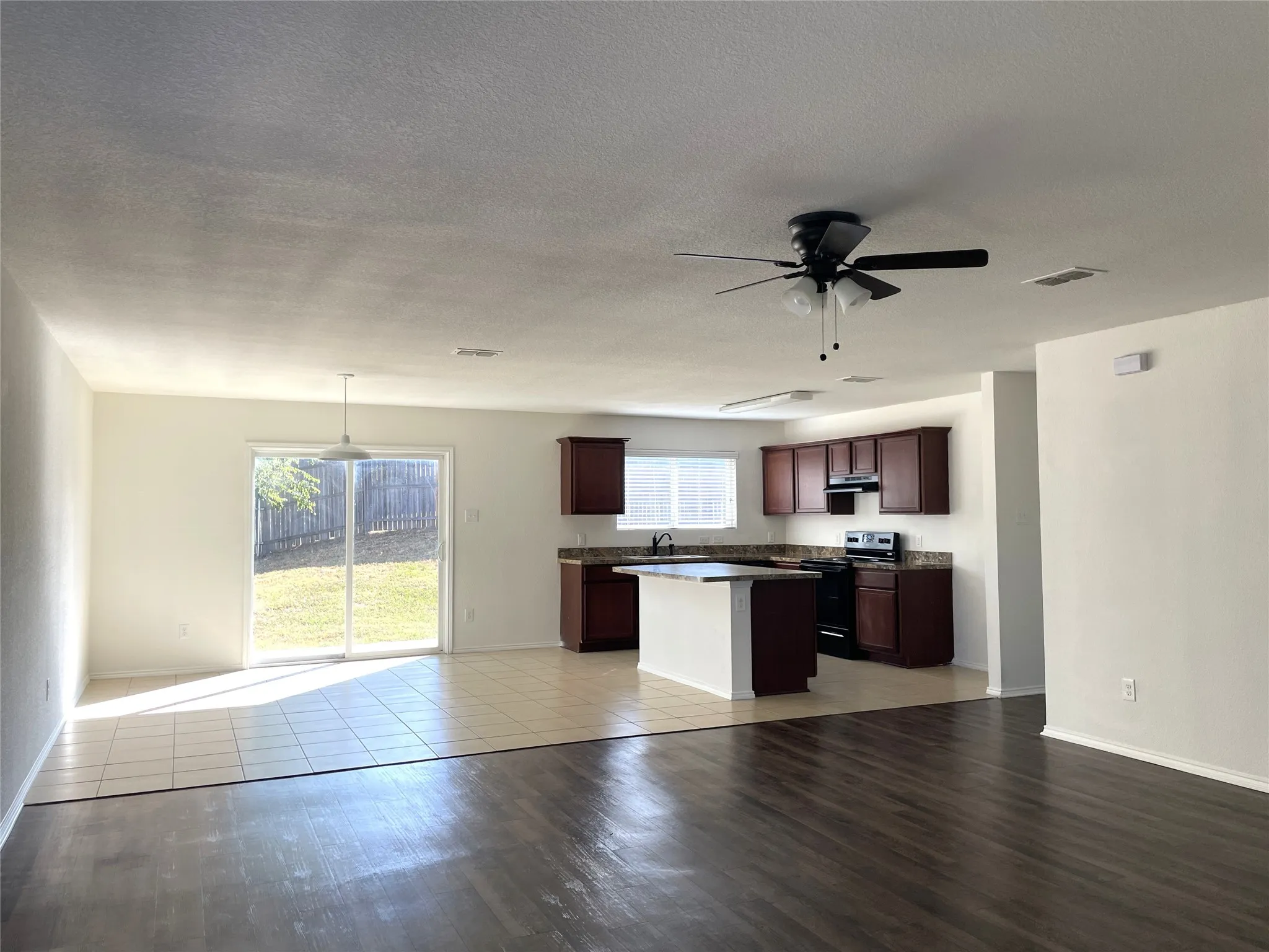 Single Family Residence For Rent in Grayson County , 1305 Swan Ridge Drive, Sherman, Texas 75092, 3 Bedroom, 2 Bathroom, 2 Garage spaces, 1,546 Sqft, built in 2016, mls#21374598, Real Estate Agent in Sherman, Homes For Rent in Grayson county, Homes For Rent in Sherman, Realtor in Sherman Texas, Real Estate Brokerage Independent Realty Texas, Luminita Cordes Realtor