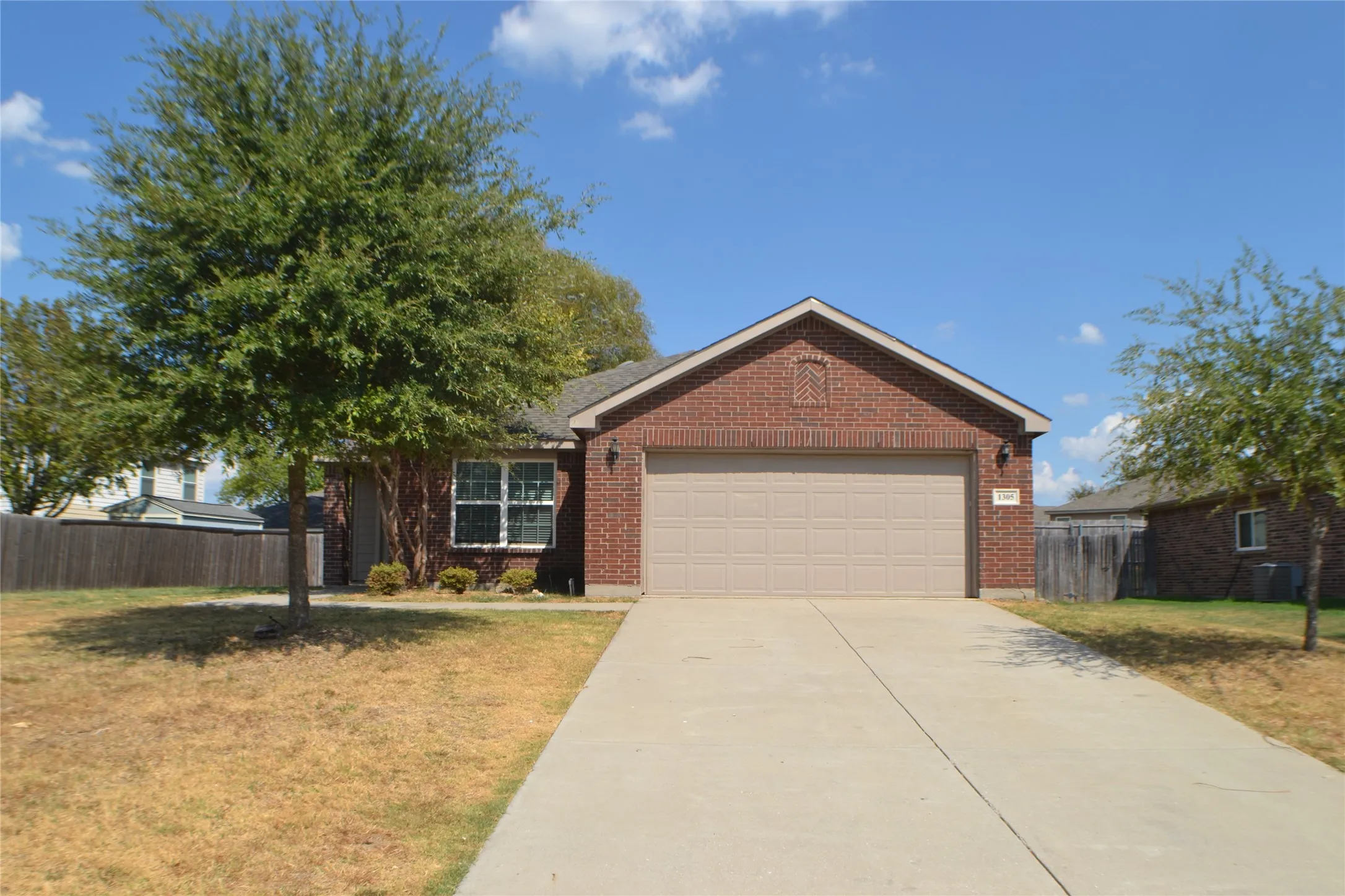 Single Family Residence For Rent in Grayson County , 1305 Swan Ridge Drive, Sherman, Texas 75092, 3 Bedroom, 2 Bathroom, 2 Garage spaces, 1,546 Sqft, built in 2016, mls#21374598, Real Estate Agent in Sherman, Homes For Rent in Grayson county, Homes For Rent in Sherman, Realtor in Sherman Texas, Real Estate Brokerage Independent Realty Texas, Luminita Cordes Realtor