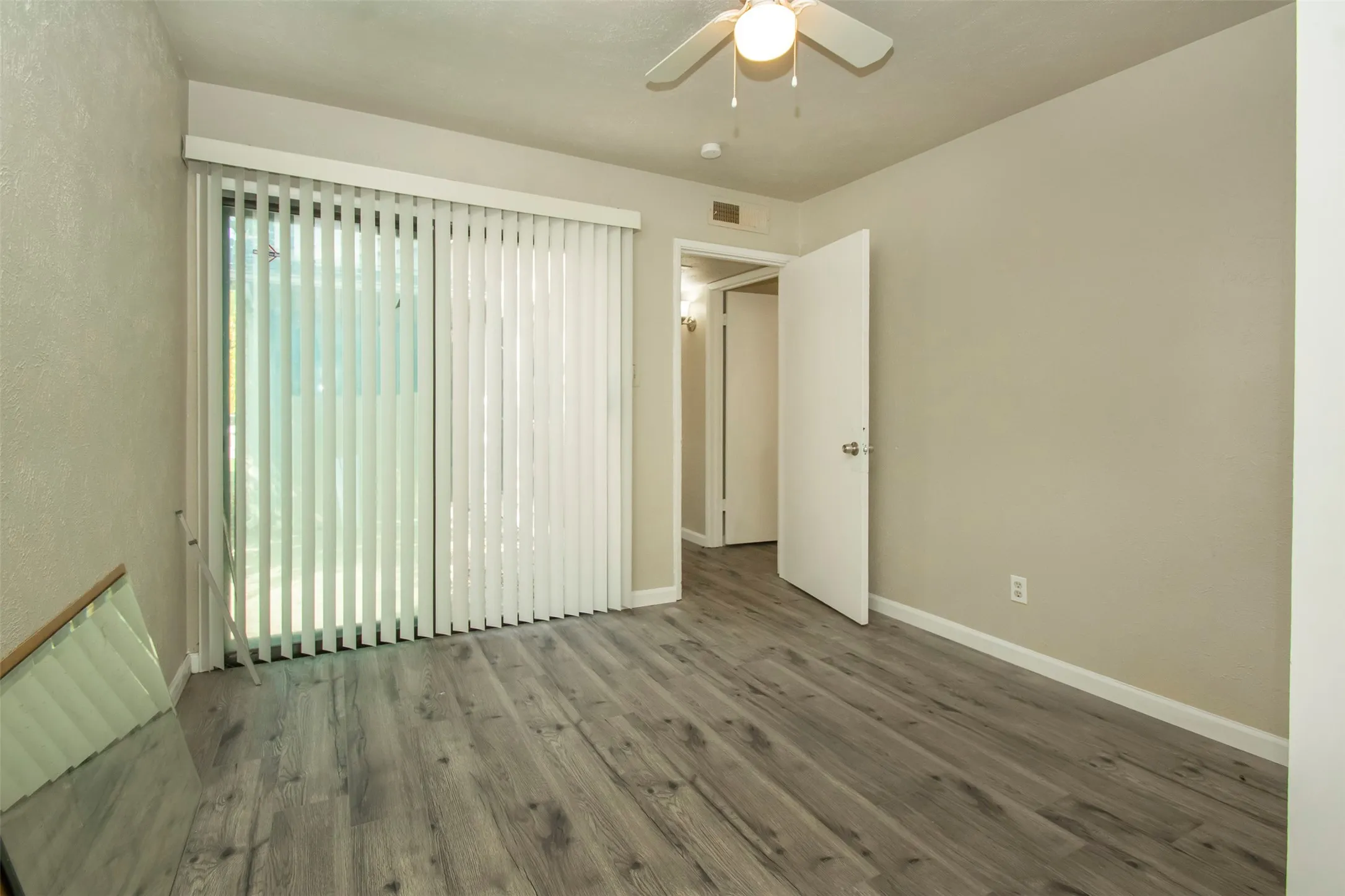 Duplex For Rent in Dallas County , 7062 Pineberry Road, Dallas, Texas 75249, 3 Bedroom, 2 Bathroom, Garage spaces, 1,256 Sqft, built in 1981, mls#21374599, Real Estate Agent in Dallas, Homes For Rent in Dallas county, Homes For Rent in Dallas, Realtor in Dallas Texas, Real Estate Brokerage Independent Realty Texas, Luminita Cordes Realtor