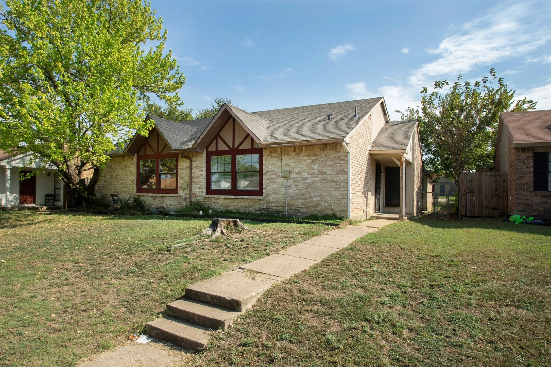 Duplex For Rent in Dallas County , 7062 Pineberry Road, Dallas, Texas 75249, 3 Bedroom, 2 Bathroom, Garage spaces, 1,256 Sqft, built in 1981, mls#21374599, Real Estate Agent in Dallas, Homes For Rent in Dallas county, Homes For Rent in Dallas, Realtor in Dallas Texas, Real Estate Brokerage Independent Realty Texas, Luminita Cordes Realtor