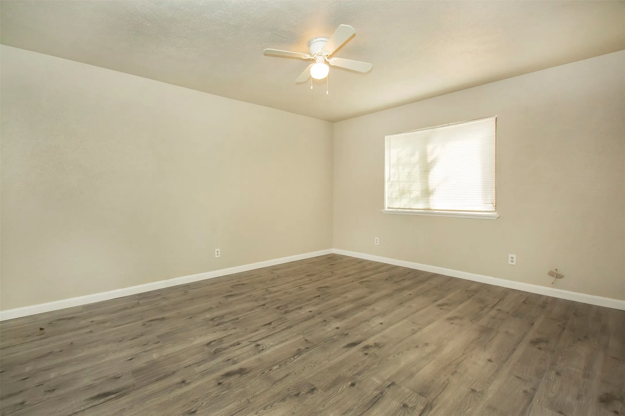 Duplex For Rent in Dallas County , 7062 Pineberry Road, Dallas, Texas 75249, 3 Bedroom, 2 Bathroom, Garage spaces, 1,256 Sqft, built in 1981, mls#21374599, Real Estate Agent in Dallas, Homes For Rent in Dallas county, Homes For Rent in Dallas, Realtor in Dallas Texas, Real Estate Brokerage Independent Realty Texas, Luminita Cordes Realtor