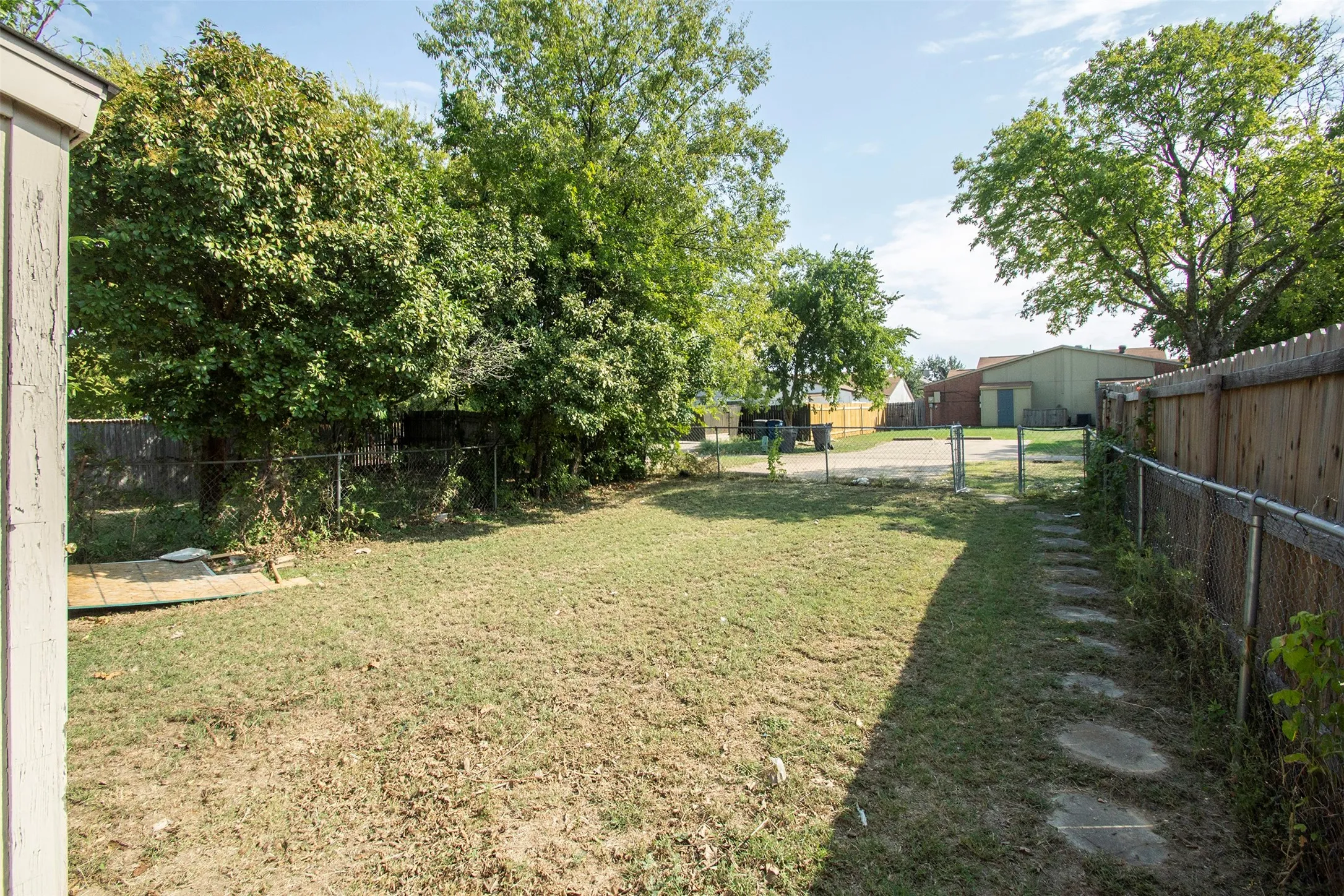 Duplex For Rent in Dallas County , 7062 Pineberry Road, Dallas, Texas 75249, 3 Bedroom, 2 Bathroom, Garage spaces, 1,256 Sqft, built in 1981, mls#21374599, Real Estate Agent in Dallas, Homes For Rent in Dallas county, Homes For Rent in Dallas, Realtor in Dallas Texas, Real Estate Brokerage Independent Realty Texas, Luminita Cordes Realtor