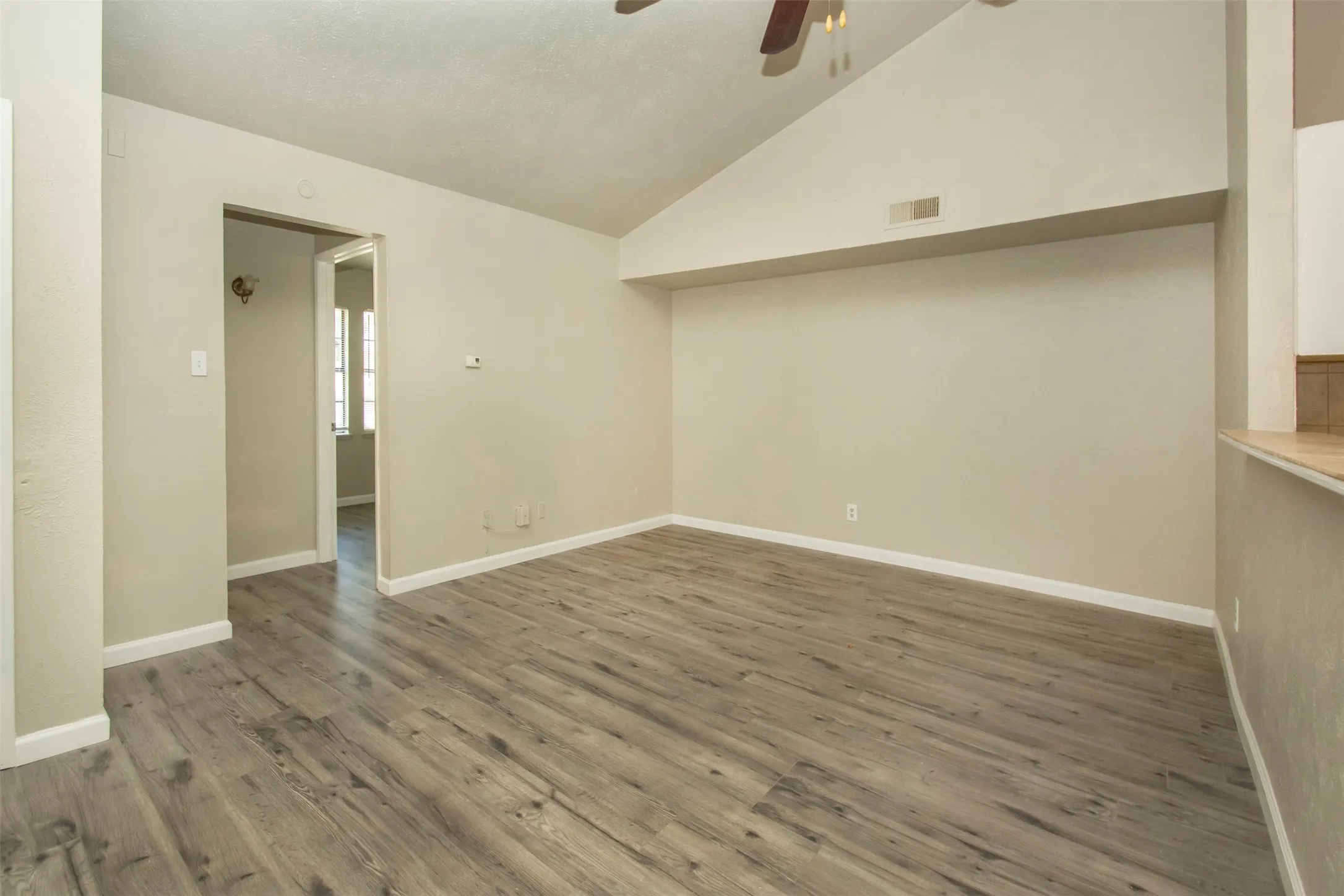 Duplex For Rent in Dallas County , 7062 Pineberry Road, Dallas, Texas 75249, 3 Bedroom, 2 Bathroom, Garage spaces, 1,256 Sqft, built in 1981, mls#21374599, Real Estate Agent in Dallas, Homes For Rent in Dallas county, Homes For Rent in Dallas, Realtor in Dallas Texas, Real Estate Brokerage Independent Realty Texas, Luminita Cordes Realtor