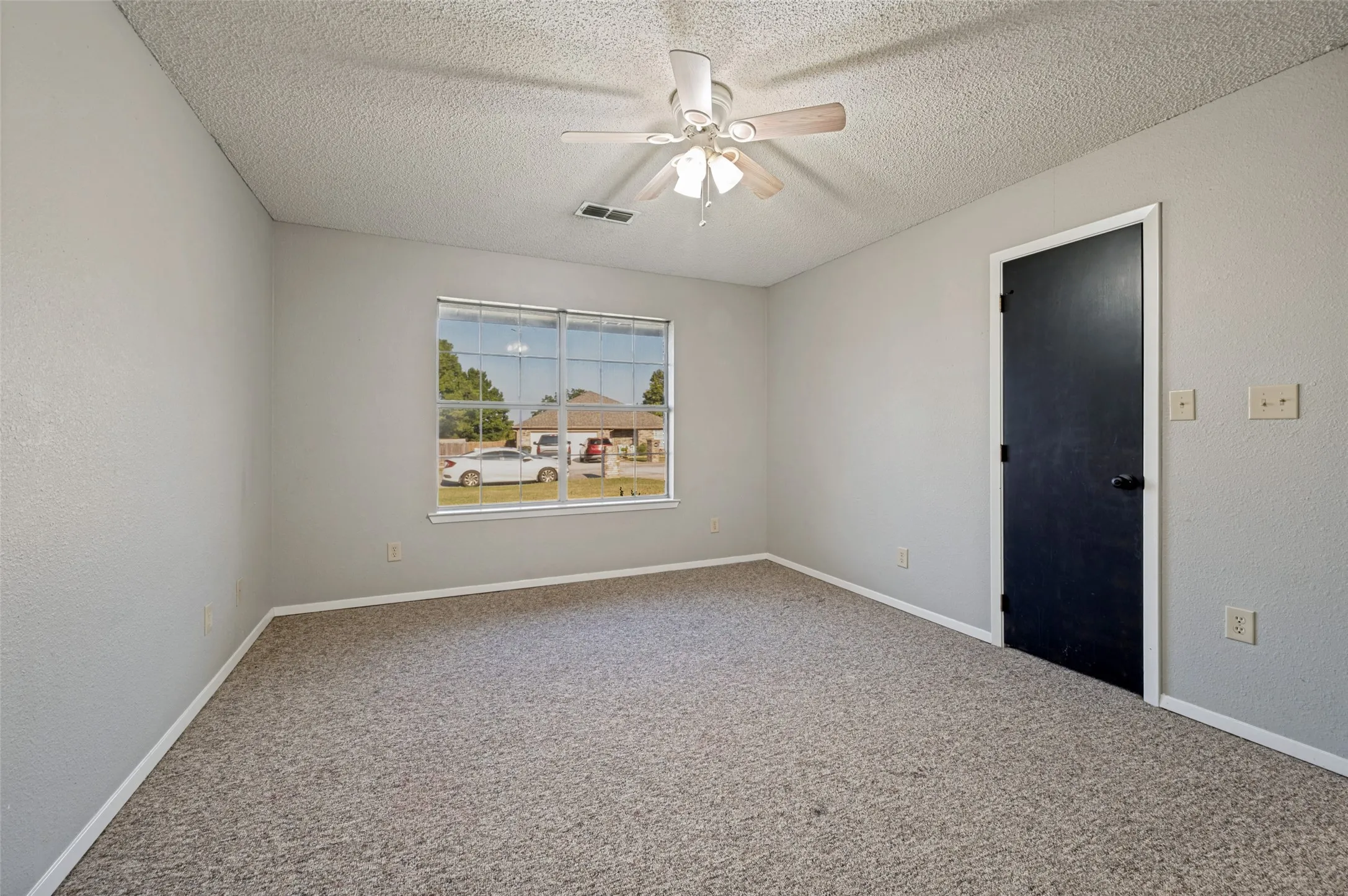 Single Family Residence For Sale in Grayson County , 101 Sara Court, Collinsville, Texas 76233, 3 Bedroom, 2 Bathroom, Garage spaces, 1,502 Sqft, built in 2008, mls#21374602, Real Estate Agent in Collinsville, Homes For Sale in Grayson county, Homes For Sale in Collinsville, Realtor in Collinsville Texas, Real Estate Brokerage Independent Realty Texas, Luminita Cordes Realtor
