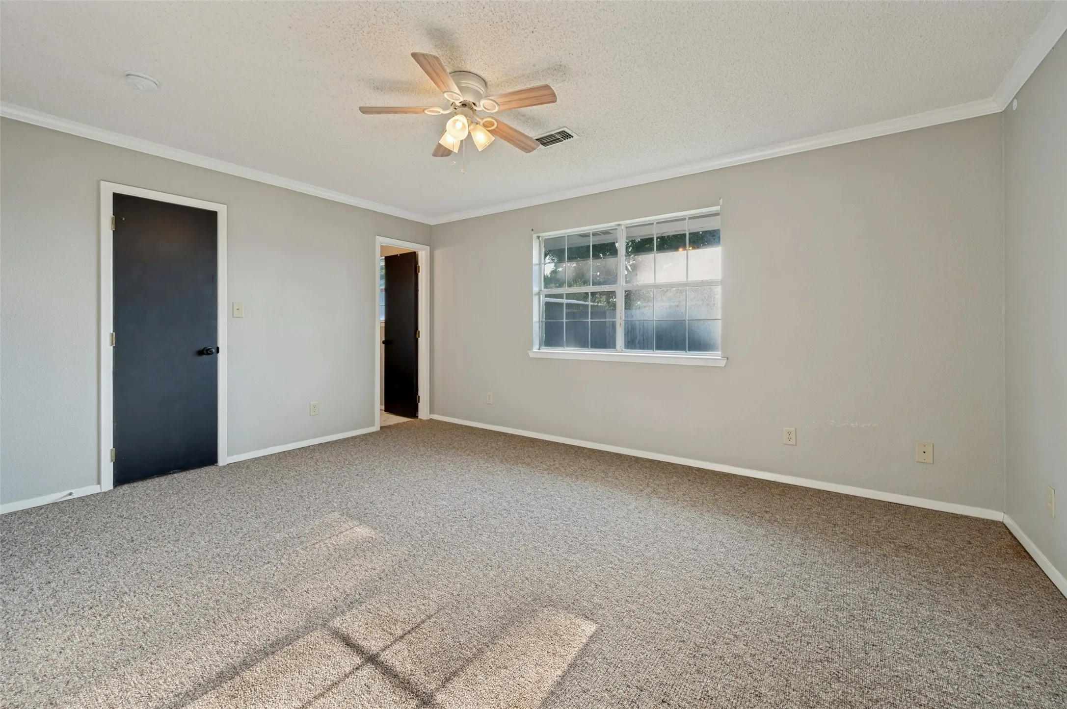 Single Family Residence For Sale in Grayson County , 101 Sara Court, Collinsville, Texas 76233, 3 Bedroom, 2 Bathroom, Garage spaces, 1,502 Sqft, built in 2008, mls#21374602, Real Estate Agent in Collinsville, Homes For Sale in Grayson county, Homes For Sale in Collinsville, Realtor in Collinsville Texas, Real Estate Brokerage Independent Realty Texas, Luminita Cordes Realtor