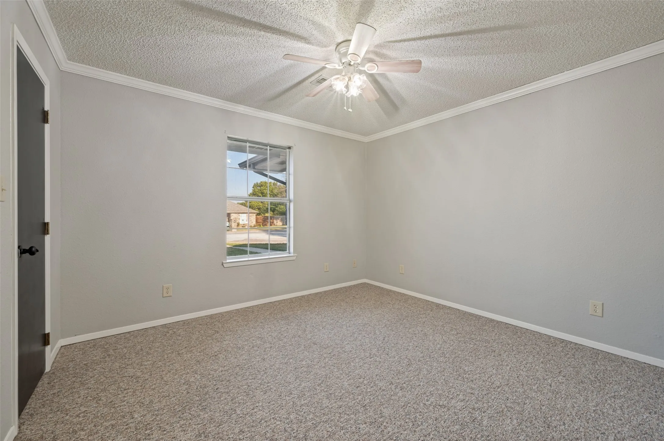 Single Family Residence For Sale in Grayson County , 101 Sara Court, Collinsville, Texas 76233, 3 Bedroom, 2 Bathroom, Garage spaces, 1,502 Sqft, built in 2008, mls#21374602, Real Estate Agent in Collinsville, Homes For Sale in Grayson county, Homes For Sale in Collinsville, Realtor in Collinsville Texas, Real Estate Brokerage Independent Realty Texas, Luminita Cordes Realtor