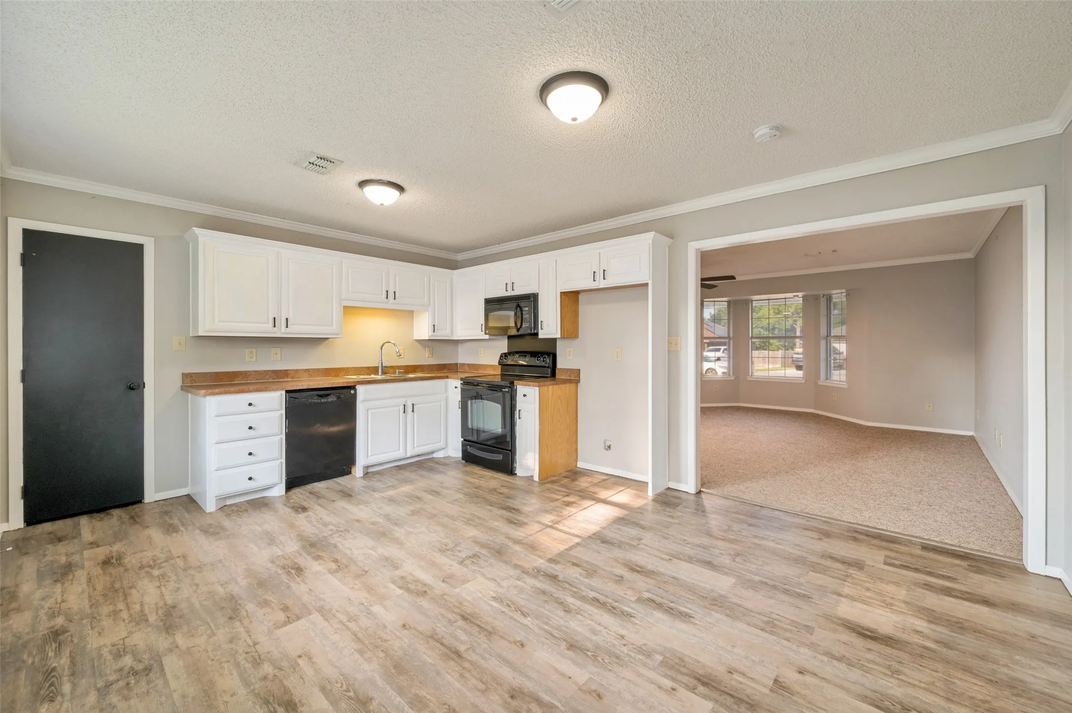 Single Family Residence For Sale in Grayson County , 101 Sara Court, Collinsville, Texas 76233, 3 Bedroom, 2 Bathroom, Garage spaces, 1,502 Sqft, built in 2008, mls#21374602, Real Estate Agent in Collinsville, Homes For Sale in Grayson county, Homes For Sale in Collinsville, Realtor in Collinsville Texas, Real Estate Brokerage Independent Realty Texas, Luminita Cordes Realtor