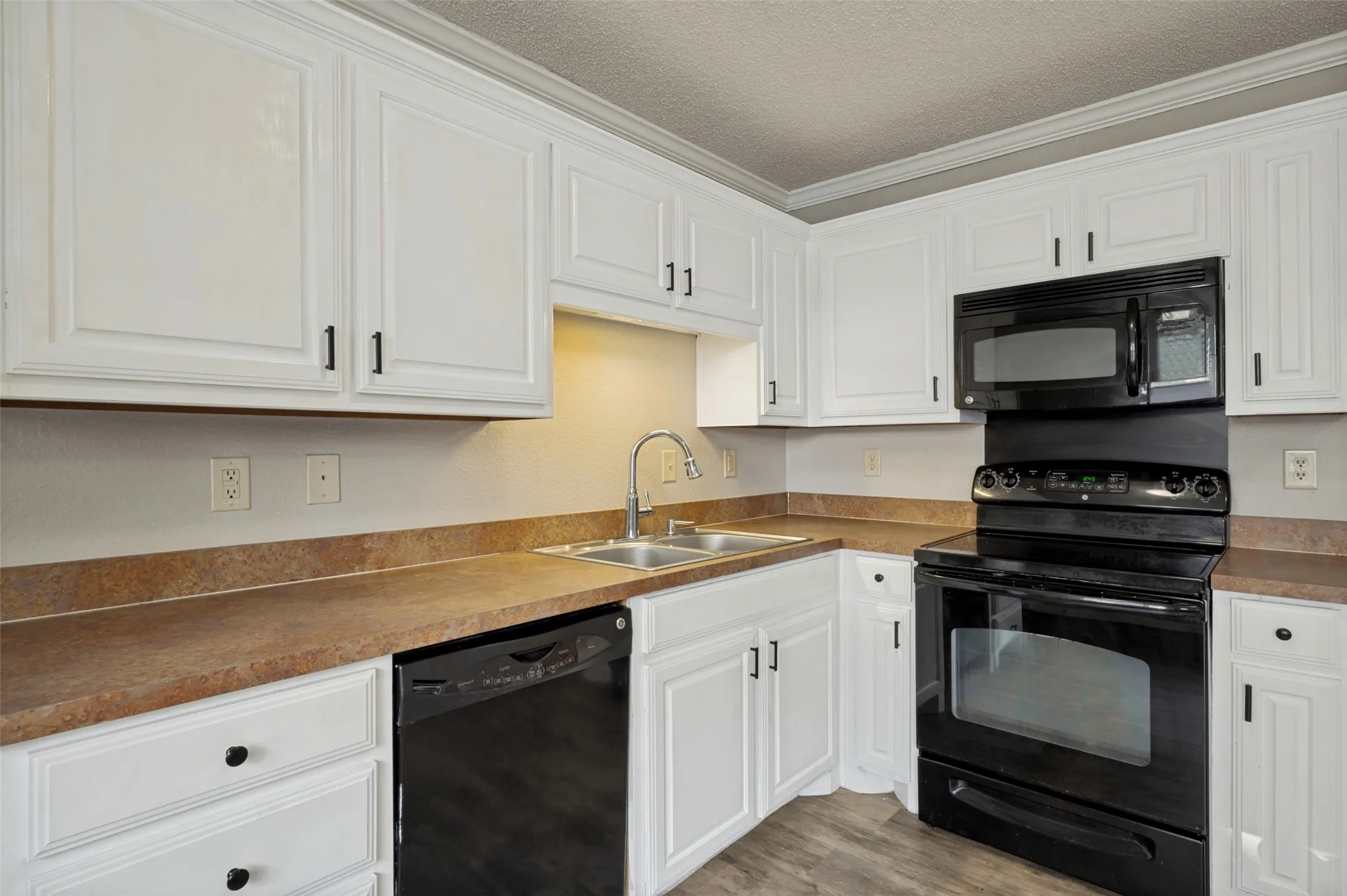 Single Family Residence For Sale in Grayson County , 101 Sara Court, Collinsville, Texas 76233, 3 Bedroom, 2 Bathroom, Garage spaces, 1,502 Sqft, built in 2008, mls#21374602, Real Estate Agent in Collinsville, Homes For Sale in Grayson county, Homes For Sale in Collinsville, Realtor in Collinsville Texas, Real Estate Brokerage Independent Realty Texas, Luminita Cordes Realtor