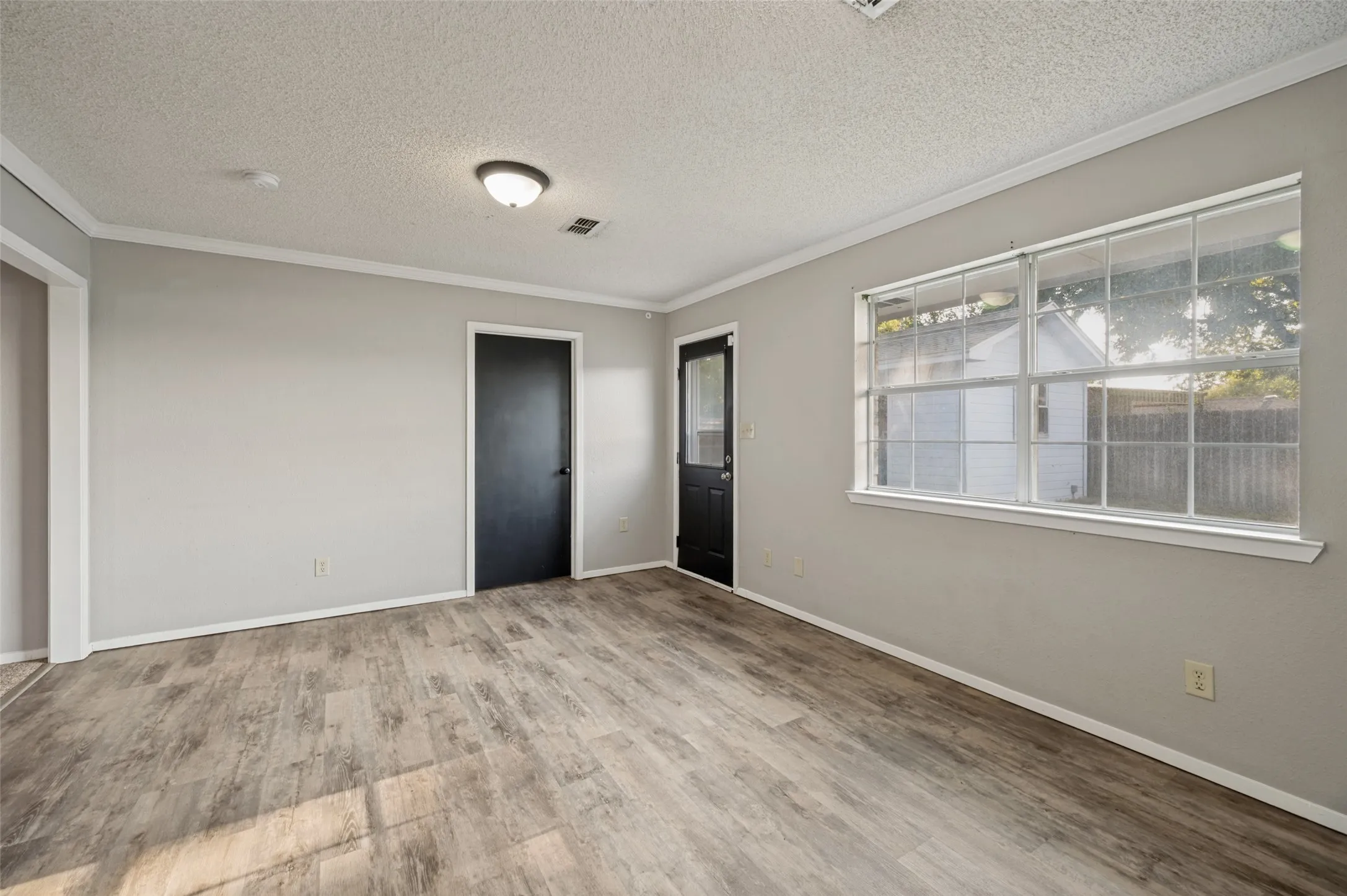 Single Family Residence For Sale in Grayson County , 101 Sara Court, Collinsville, Texas 76233, 3 Bedroom, 2 Bathroom, Garage spaces, 1,502 Sqft, built in 2008, mls#21374602, Real Estate Agent in Collinsville, Homes For Sale in Grayson county, Homes For Sale in Collinsville, Realtor in Collinsville Texas, Real Estate Brokerage Independent Realty Texas, Luminita Cordes Realtor