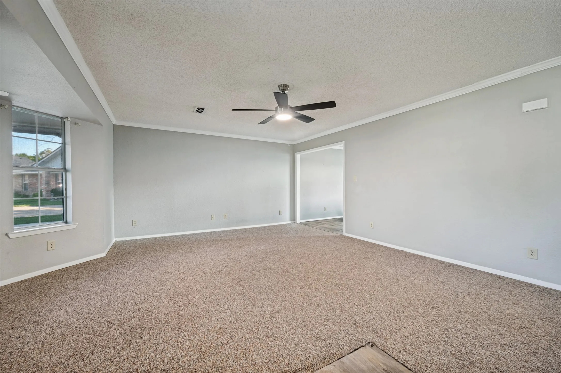 Single Family Residence For Sale in Grayson County , 101 Sara Court, Collinsville, Texas 76233, 3 Bedroom, 2 Bathroom, Garage spaces, 1,502 Sqft, built in 2008, mls#21374602, Real Estate Agent in Collinsville, Homes For Sale in Grayson county, Homes For Sale in Collinsville, Realtor in Collinsville Texas, Real Estate Brokerage Independent Realty Texas, Luminita Cordes Realtor