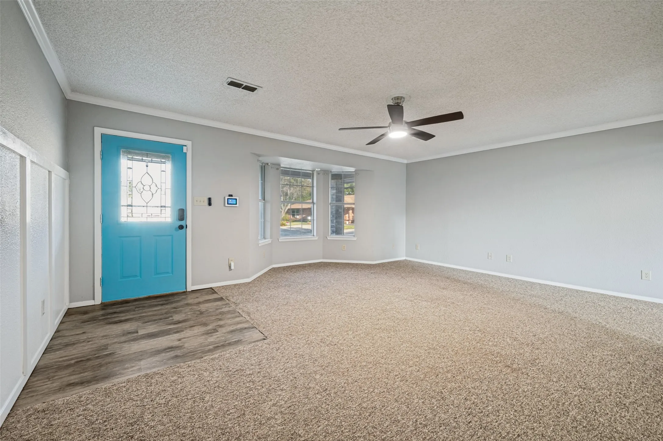 Single Family Residence For Sale in Grayson County , 101 Sara Court, Collinsville, Texas 76233, 3 Bedroom, 2 Bathroom, Garage spaces, 1,502 Sqft, built in 2008, mls#21374602, Real Estate Agent in Collinsville, Homes For Sale in Grayson county, Homes For Sale in Collinsville, Realtor in Collinsville Texas, Real Estate Brokerage Independent Realty Texas, Luminita Cordes Realtor