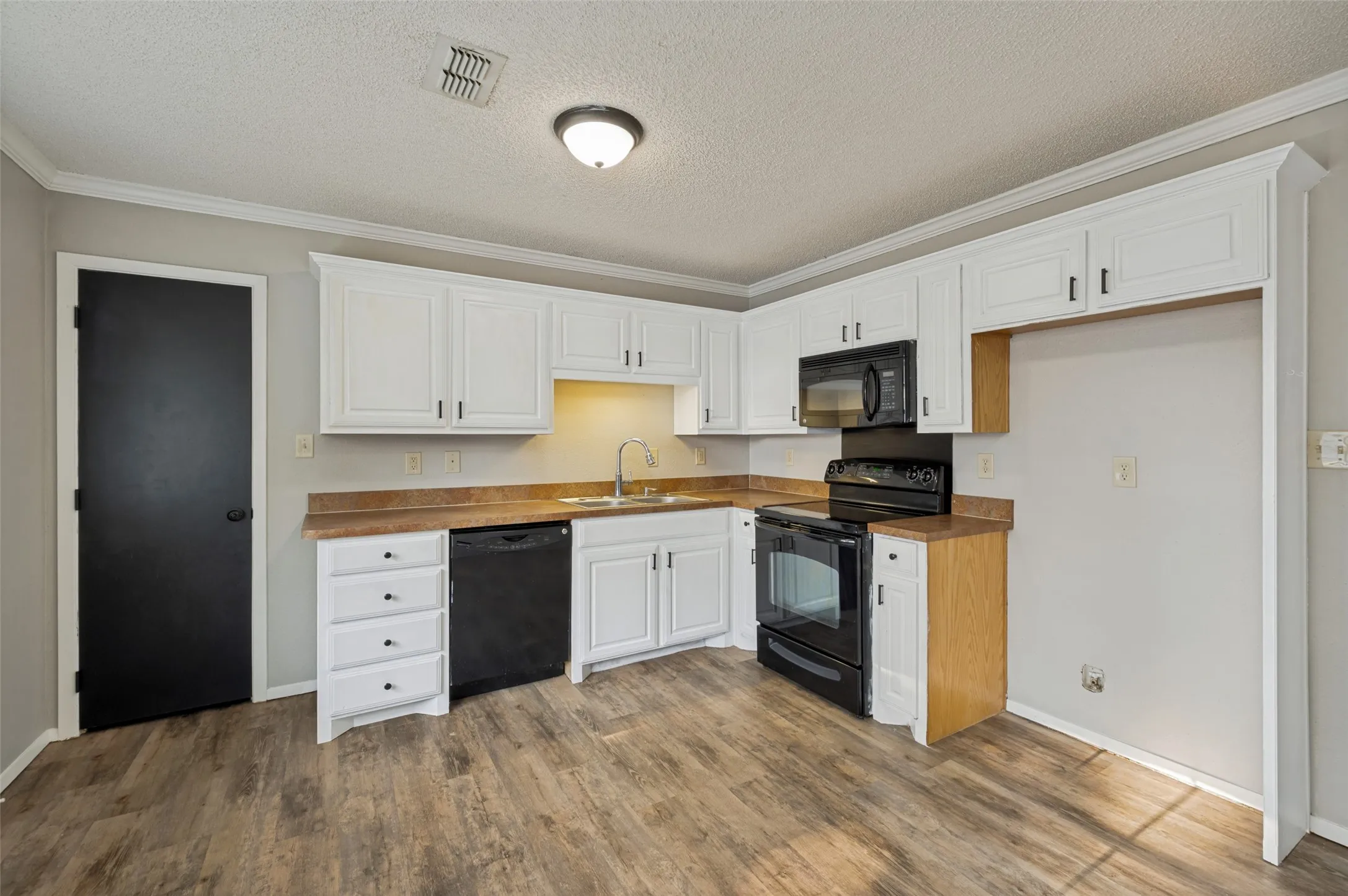 Single Family Residence For Sale in Grayson County , 101 Sara Court, Collinsville, Texas 76233, 3 Bedroom, 2 Bathroom, Garage spaces, 1,502 Sqft, built in 2008, mls#21374602, Real Estate Agent in Collinsville, Homes For Sale in Grayson county, Homes For Sale in Collinsville, Realtor in Collinsville Texas, Real Estate Brokerage Independent Realty Texas, Luminita Cordes Realtor