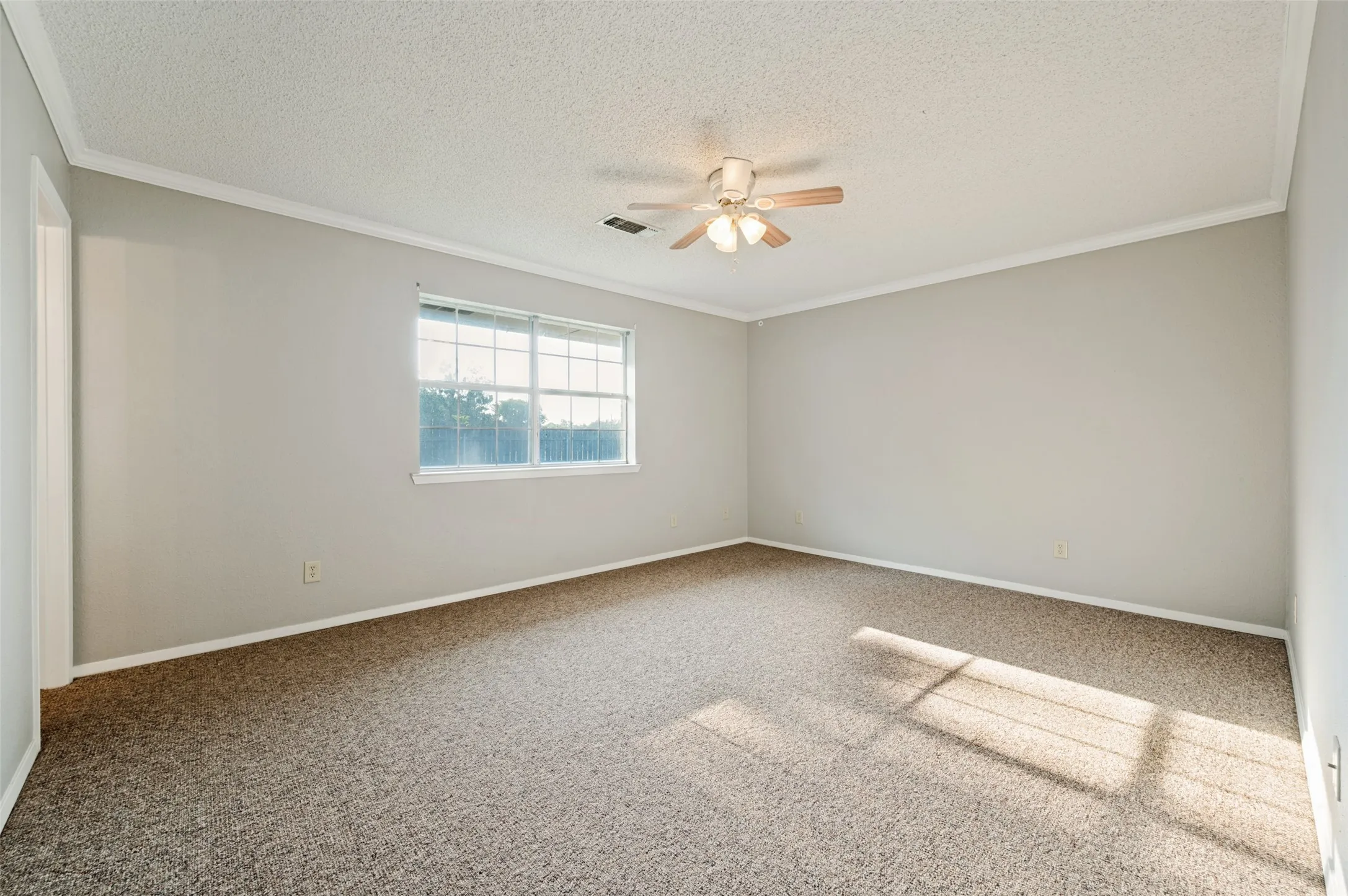 Single Family Residence For Sale in Grayson County , 101 Sara Court, Collinsville, Texas 76233, 3 Bedroom, 2 Bathroom, Garage spaces, 1,502 Sqft, built in 2008, mls#21374602, Real Estate Agent in Collinsville, Homes For Sale in Grayson county, Homes For Sale in Collinsville, Realtor in Collinsville Texas, Real Estate Brokerage Independent Realty Texas, Luminita Cordes Realtor