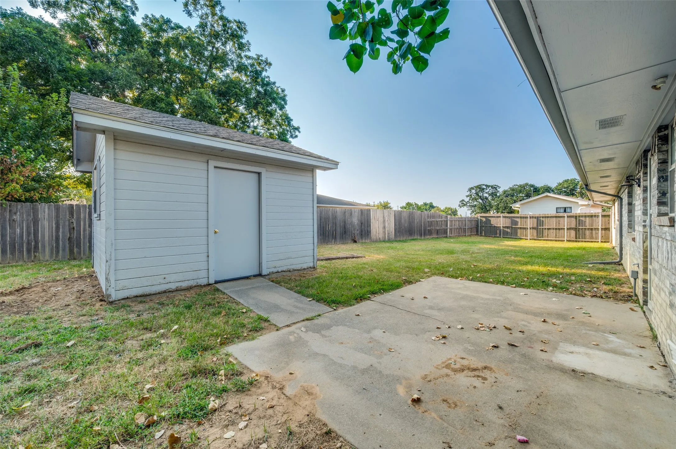 Single Family Residence For Sale in Grayson County , 101 Sara Court, Collinsville, Texas 76233, 3 Bedroom, 2 Bathroom, Garage spaces, 1,502 Sqft, built in 2008, mls#21374602, Real Estate Agent in Collinsville, Homes For Sale in Grayson county, Homes For Sale in Collinsville, Realtor in Collinsville Texas, Real Estate Brokerage Independent Realty Texas, Luminita Cordes Realtor