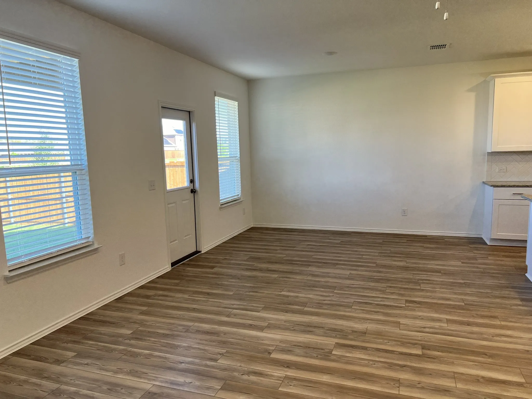 Single Family Residence For Rent in Collin County , 612 Agarita Way, Princeton, Texas 75407, 5 Bedroom, 3 Bathroom, 2 Garage spaces, 3,079 Sqft, built in 2024, mls#21374604, Real Estate Agent in Princeton, Homes For Rent in Collin county, Homes For Rent in Princeton, Realtor in Princeton Texas, Real Estate Brokerage Independent Realty Texas, Luminita Cordes Realtor