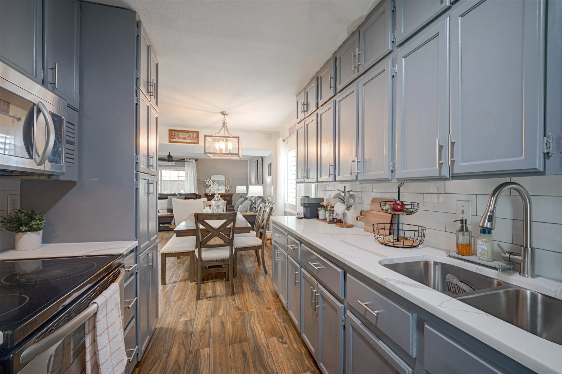 Single Family Residence For Sale in Denton County , 2916 Lockwood Drive, Carrollton, Texas 75007, 3 Bedroom, 2 Bathroom, 1 Garage spaces, 1,264 Sqft, built in 1972, mls#21370298, Real Estate Agent in Carrollton, Homes For Sale in Denton county, Homes For Sale in Carrollton, Realtor in Carrollton Texas, Real Estate Brokerage Independent Realty Texas, Luminita Cordes Realtor