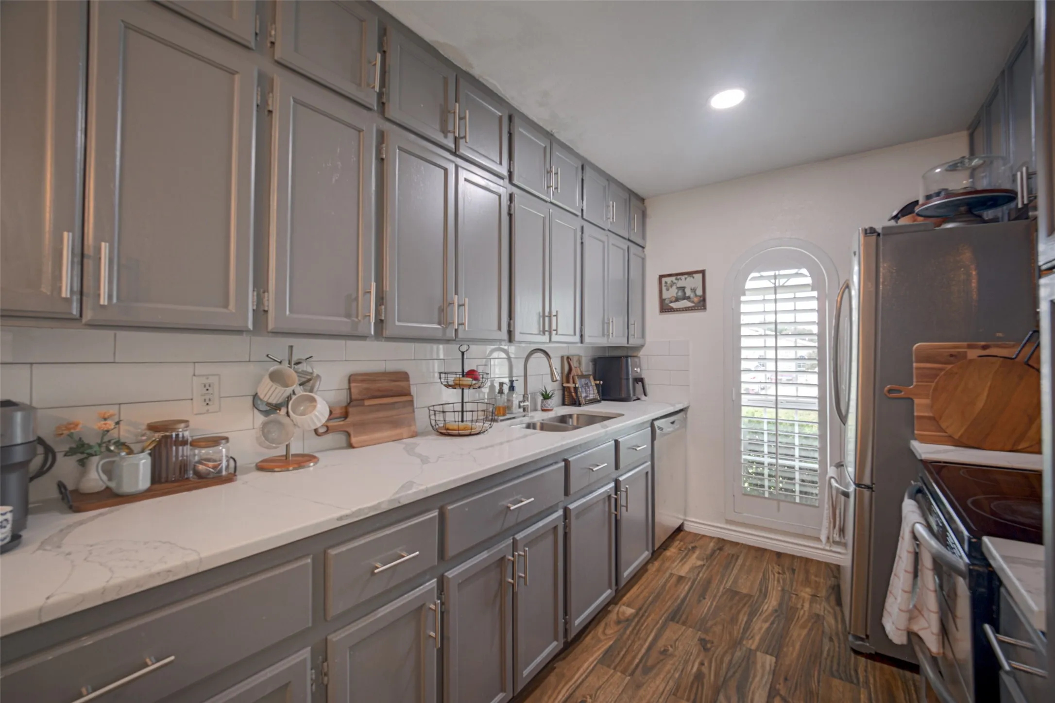 Single Family Residence For Sale in Denton County , 2916 Lockwood Drive, Carrollton, Texas 75007, 3 Bedroom, 2 Bathroom, 1 Garage spaces, 1,264 Sqft, built in 1972, mls#21370298, Real Estate Agent in Carrollton, Homes For Sale in Denton county, Homes For Sale in Carrollton, Realtor in Carrollton Texas, Real Estate Brokerage Independent Realty Texas, Luminita Cordes Realtor