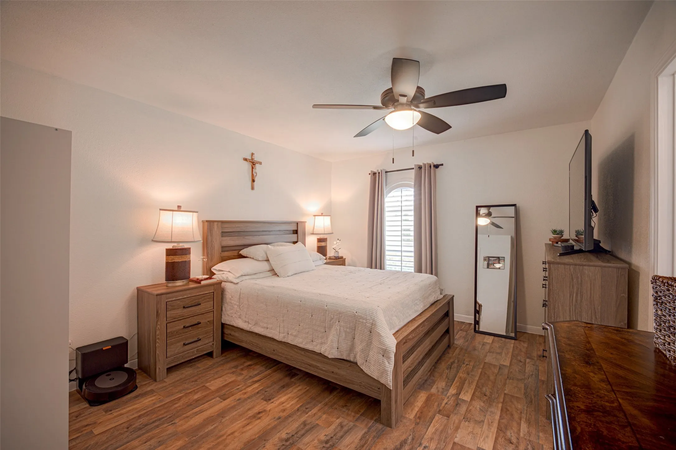Single Family Residence For Sale in Denton County , 2916 Lockwood Drive, Carrollton, Texas 75007, 3 Bedroom, 2 Bathroom, 1 Garage spaces, 1,264 Sqft, built in 1972, mls#21370298, Real Estate Agent in Carrollton, Homes For Sale in Denton county, Homes For Sale in Carrollton, Realtor in Carrollton Texas, Real Estate Brokerage Independent Realty Texas, Luminita Cordes Realtor