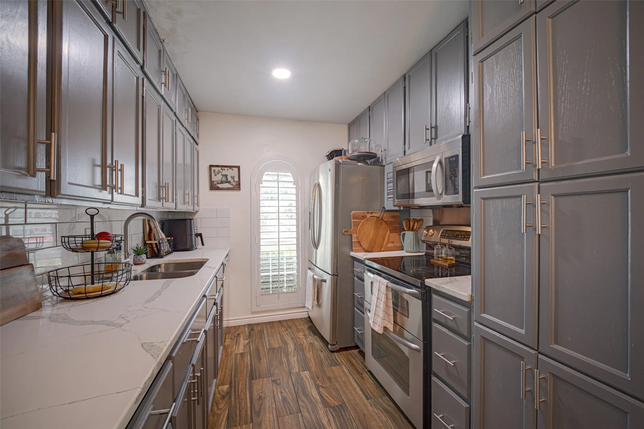 Single Family Residence For Sale in Denton County , 2916 Lockwood Drive, Carrollton, Texas 75007, 3 Bedroom, 2 Bathroom, 1 Garage spaces, 1,264 Sqft, built in 1972, mls#21370298, Real Estate Agent in Carrollton, Homes For Sale in Denton county, Homes For Sale in Carrollton, Realtor in Carrollton Texas, Real Estate Brokerage Independent Realty Texas, Luminita Cordes Realtor