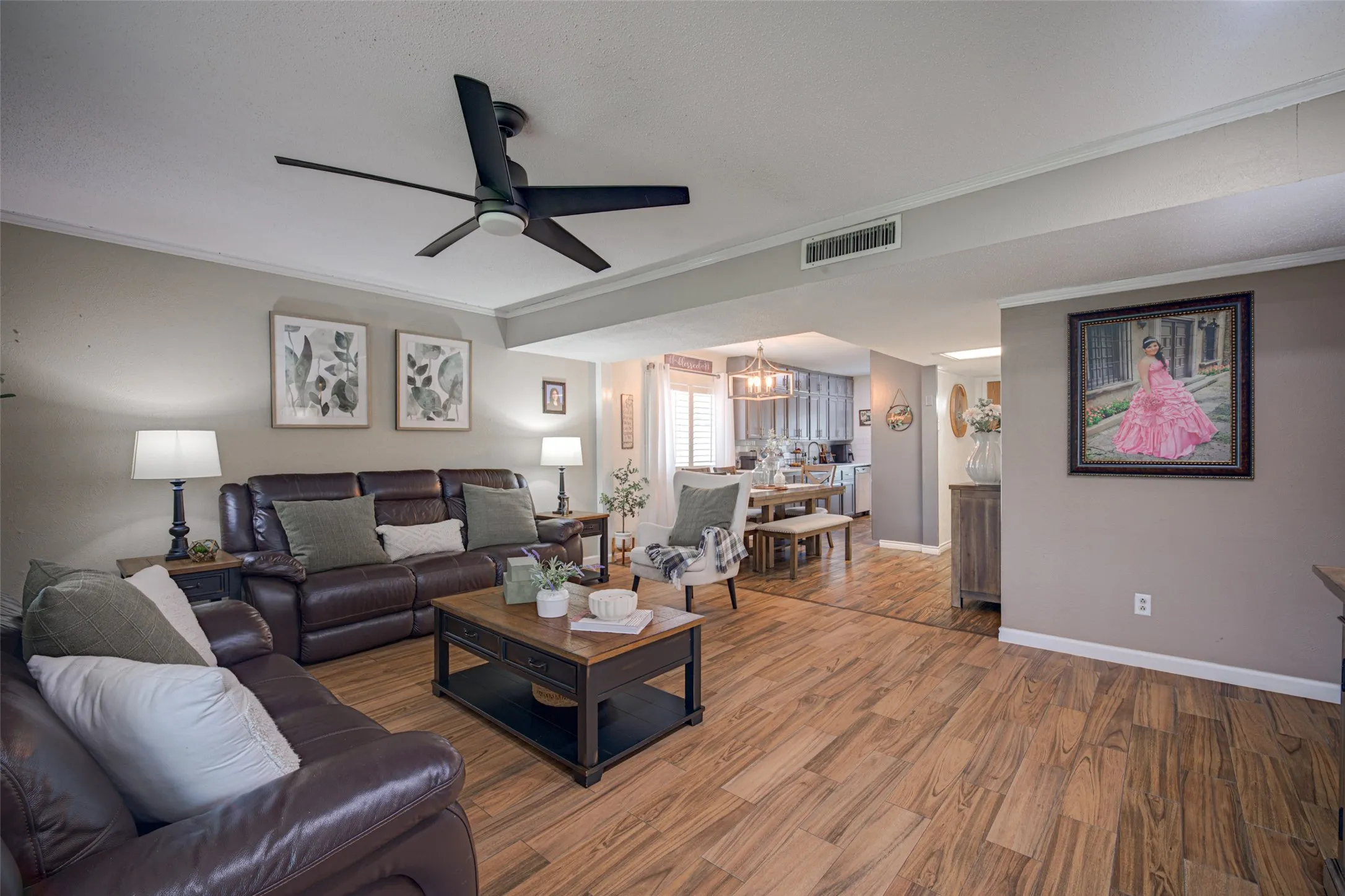 Single Family Residence For Sale in Denton County , 2916 Lockwood Drive, Carrollton, Texas 75007, 3 Bedroom, 2 Bathroom, 1 Garage spaces, 1,264 Sqft, built in 1972, mls#21370298, Real Estate Agent in Carrollton, Homes For Sale in Denton county, Homes For Sale in Carrollton, Realtor in Carrollton Texas, Real Estate Brokerage Independent Realty Texas, Luminita Cordes Realtor
