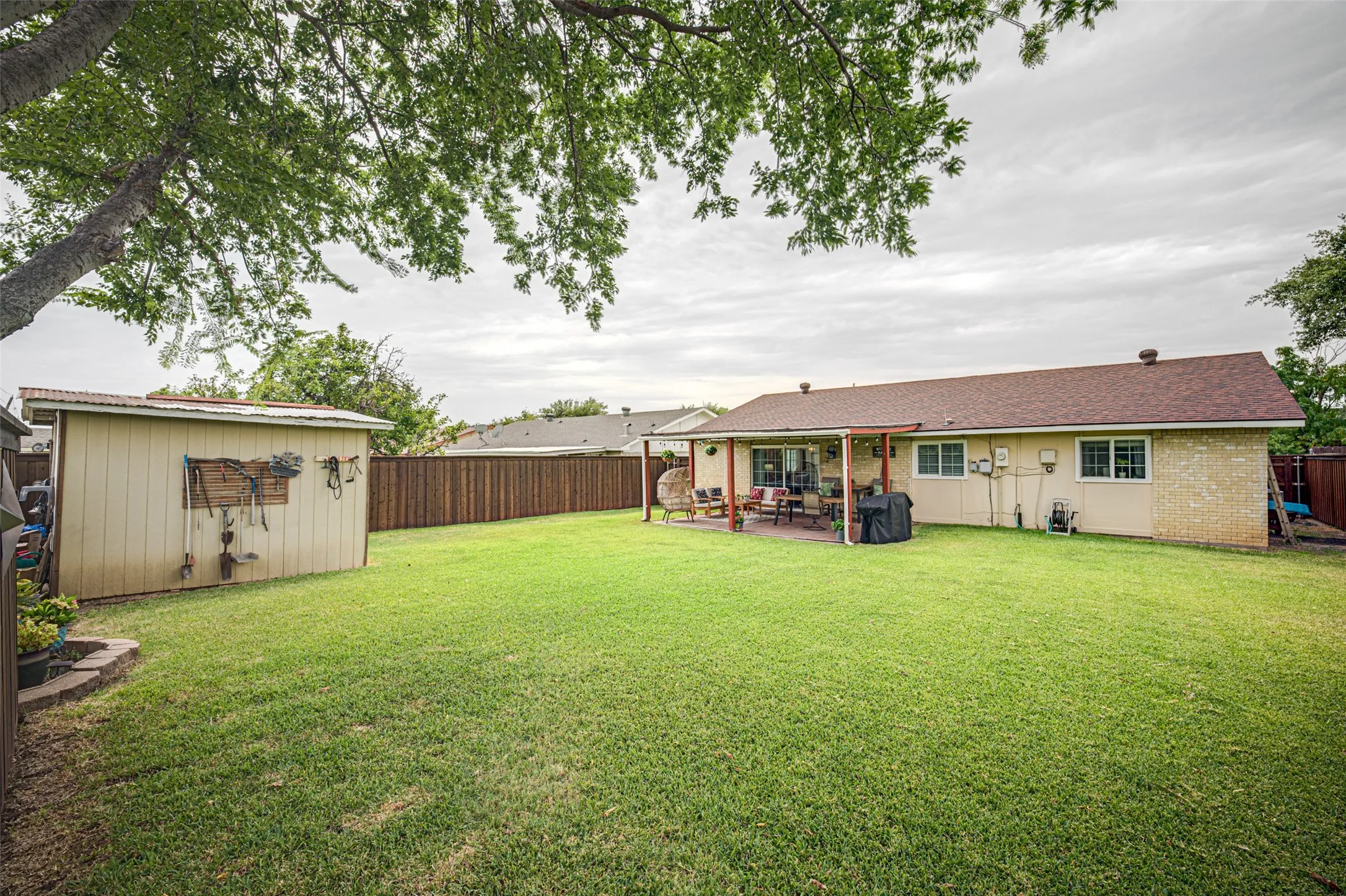 Single Family Residence For Sale in Denton County , 2916 Lockwood Drive, Carrollton, Texas 75007, 3 Bedroom, 2 Bathroom, 1 Garage spaces, 1,264 Sqft, built in 1972, mls#21370298, Real Estate Agent in Carrollton, Homes For Sale in Denton county, Homes For Sale in Carrollton, Realtor in Carrollton Texas, Real Estate Brokerage Independent Realty Texas, Luminita Cordes Realtor