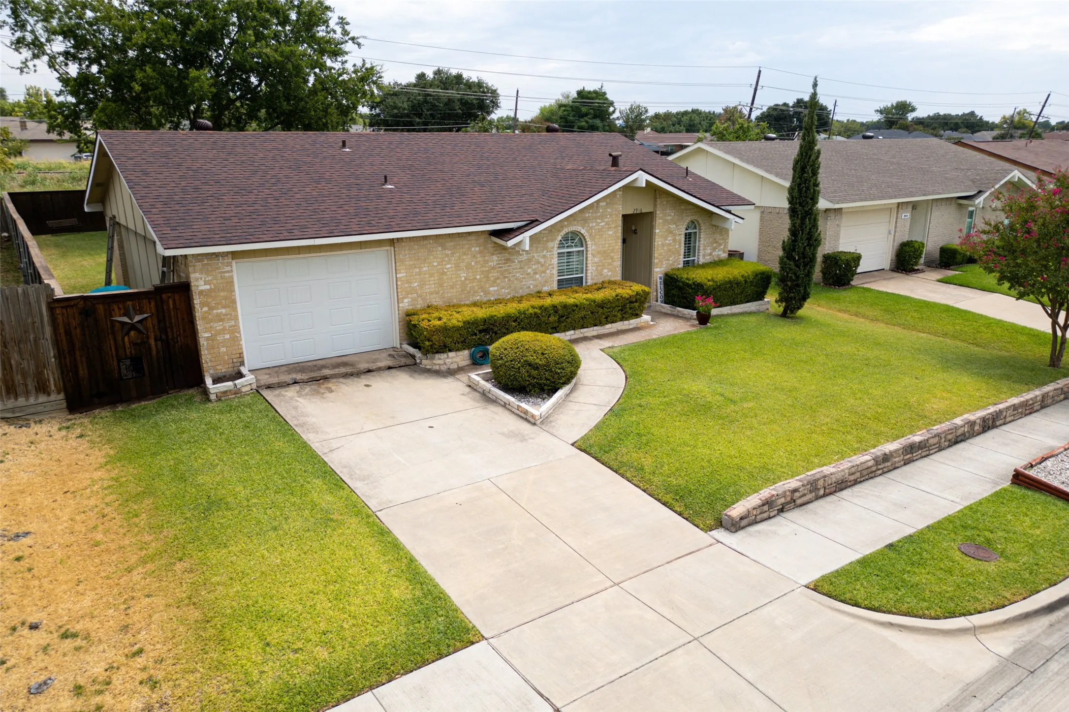Single Family Residence For Sale in Denton County , 2916 Lockwood Drive, Carrollton, Texas 75007, 3 Bedroom, 2 Bathroom, 1 Garage spaces, 1,264 Sqft, built in 1972, mls#21370298, Real Estate Agent in Carrollton, Homes For Sale in Denton county, Homes For Sale in Carrollton, Realtor in Carrollton Texas, Real Estate Brokerage Independent Realty Texas, Luminita Cordes Realtor