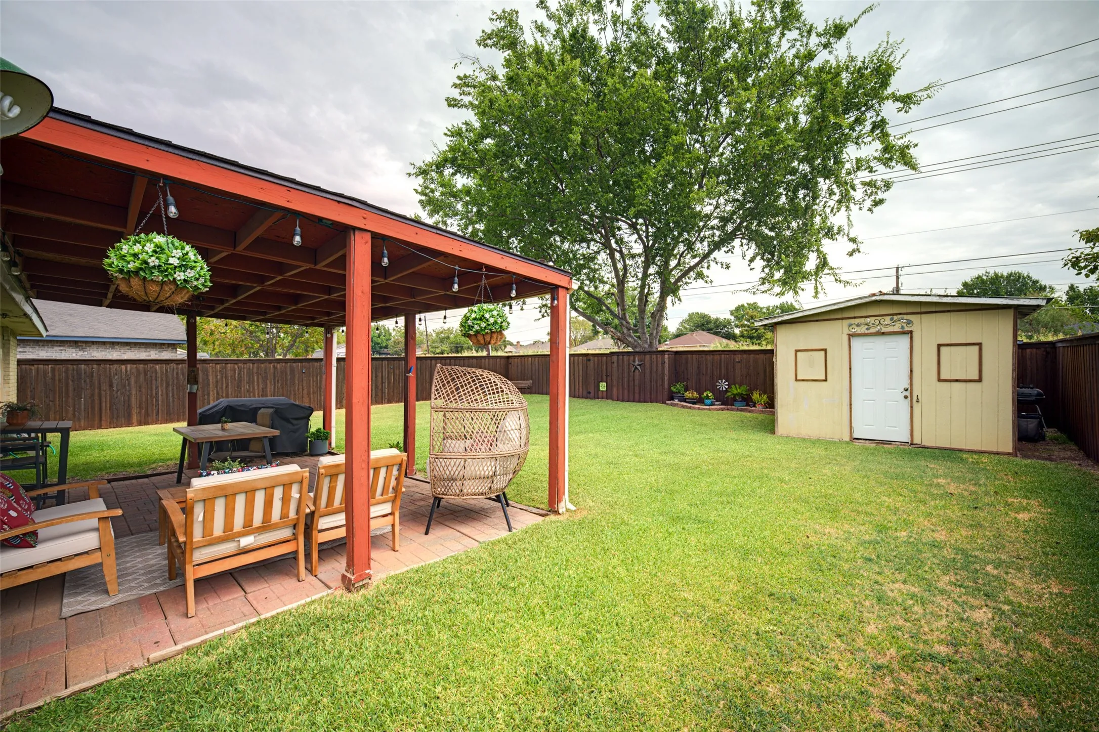 Single Family Residence For Sale in Denton County , 2916 Lockwood Drive, Carrollton, Texas 75007, 3 Bedroom, 2 Bathroom, 1 Garage spaces, 1,264 Sqft, built in 1972, mls#21370298, Real Estate Agent in Carrollton, Homes For Sale in Denton county, Homes For Sale in Carrollton, Realtor in Carrollton Texas, Real Estate Brokerage Independent Realty Texas, Luminita Cordes Realtor