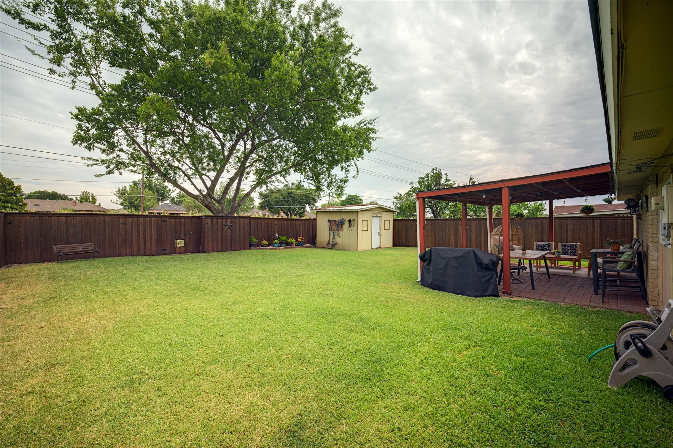 Single Family Residence For Sale in Denton County , 2916 Lockwood Drive, Carrollton, Texas 75007, 3 Bedroom, 2 Bathroom, 1 Garage spaces, 1,264 Sqft, built in 1972, mls#21370298, Real Estate Agent in Carrollton, Homes For Sale in Denton county, Homes For Sale in Carrollton, Realtor in Carrollton Texas, Real Estate Brokerage Independent Realty Texas, Luminita Cordes Realtor